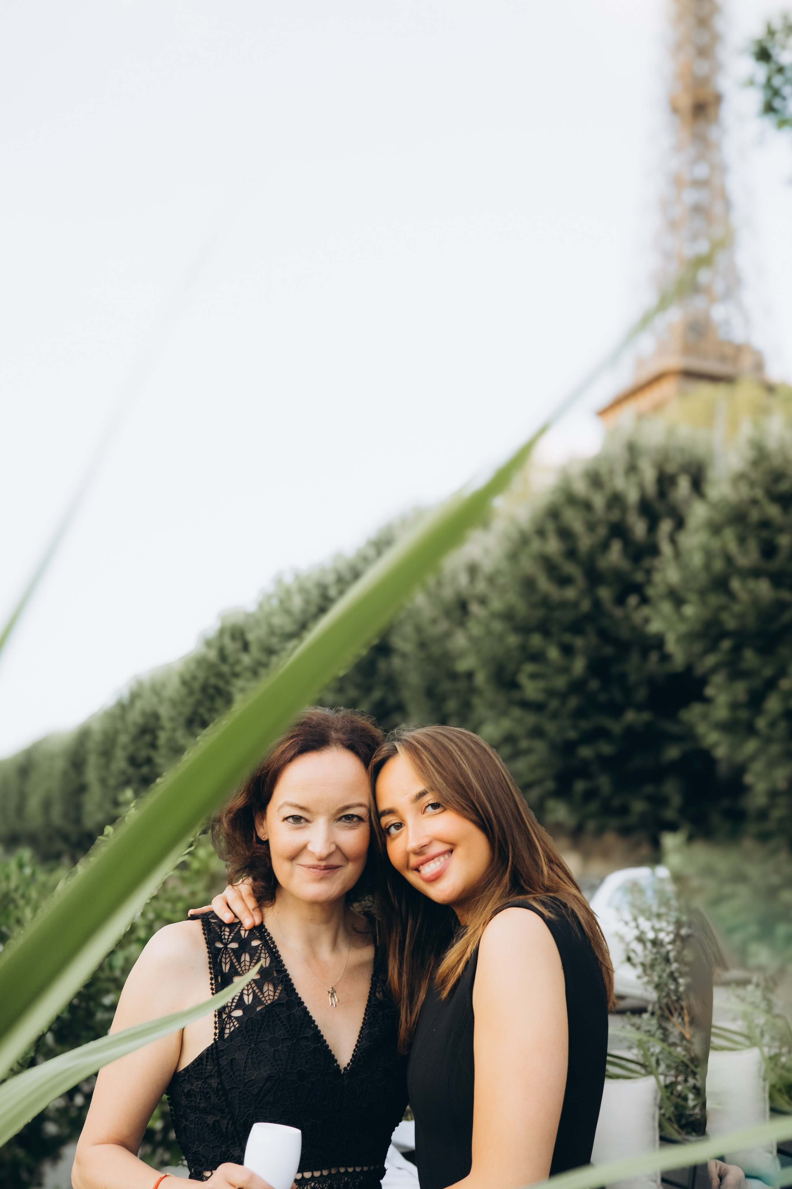 Marie’s Birthday with an Eiffel Tower view. Photographer in Paris Marina Chaput