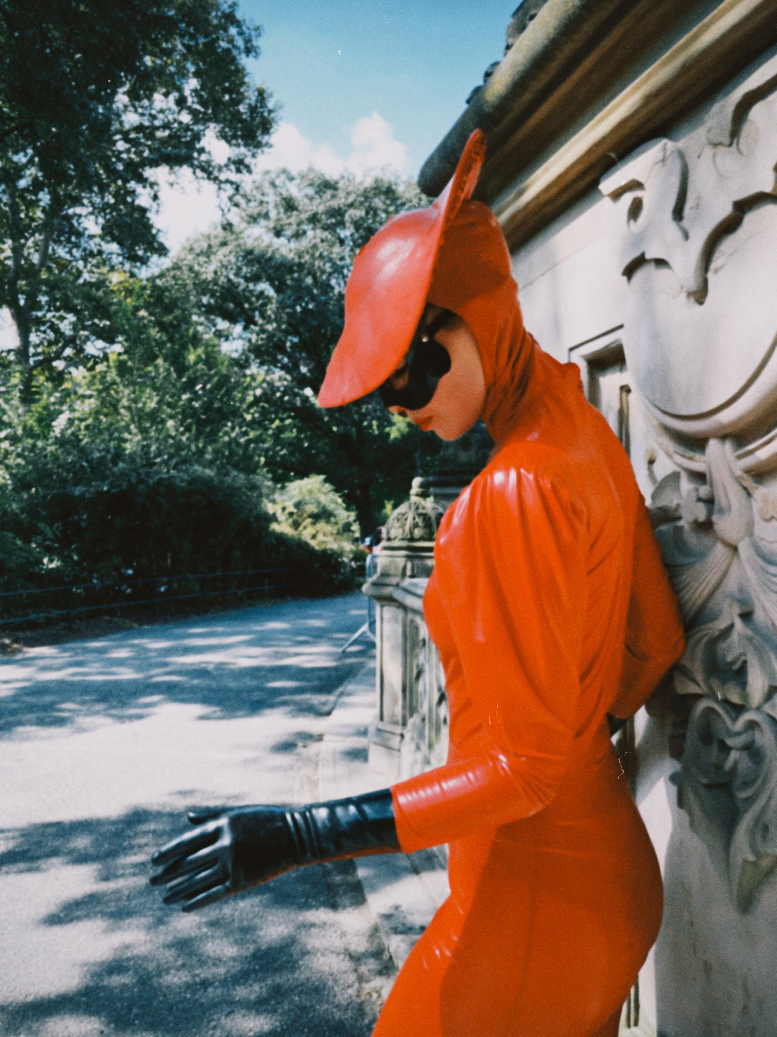 Lady in red. Membreign