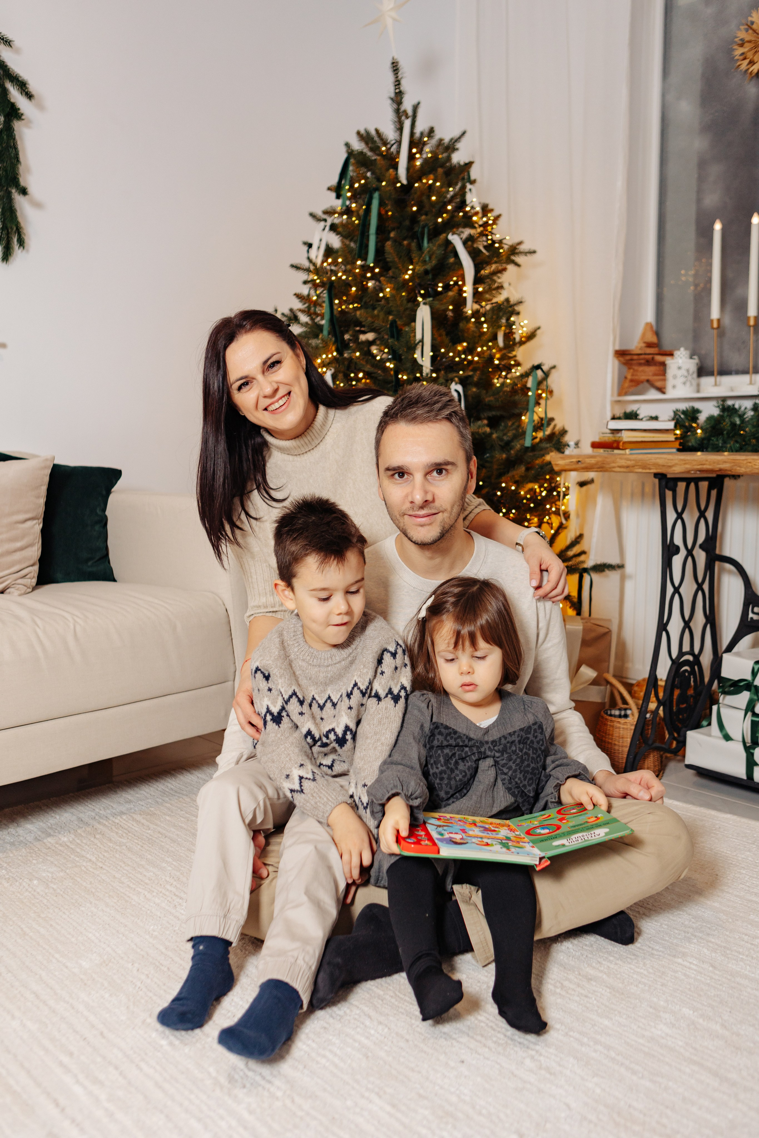 Familia Codreanu. Cristina Andronache fotograf Brașov fotograf de familie fotograf de nunta Brașov
