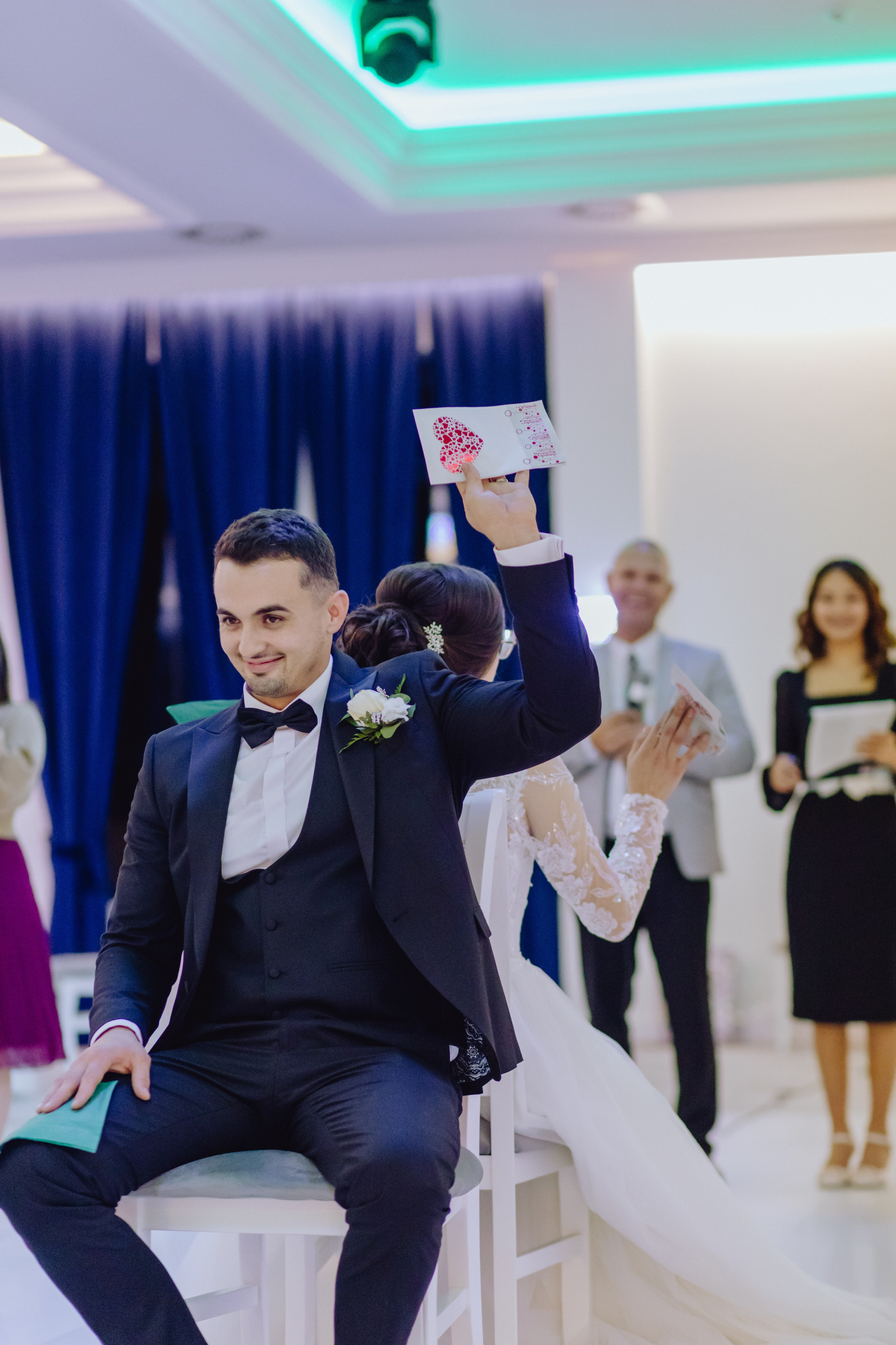 Adi & Angela. Wedding & couple photographer from Romania Rut Vetan