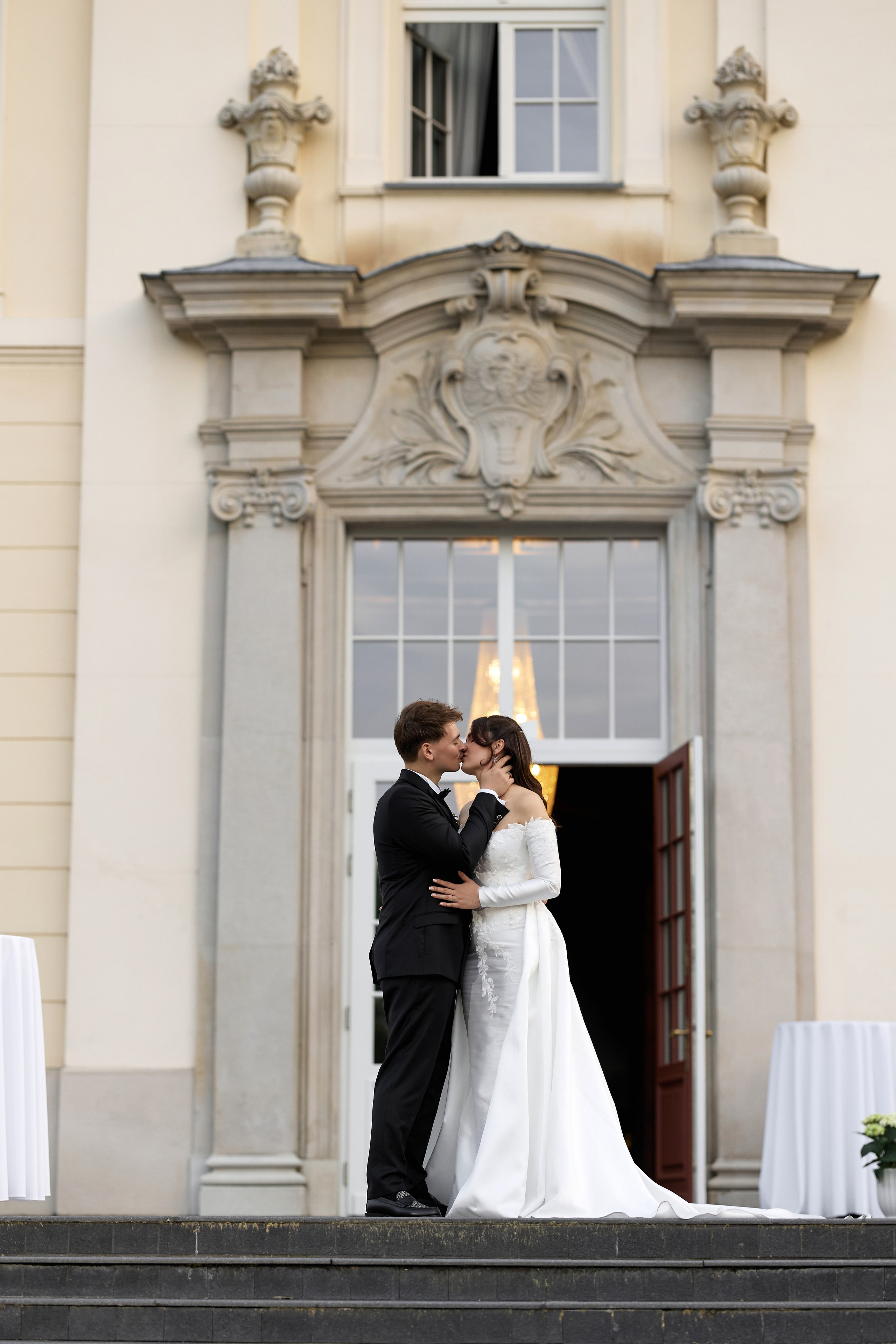 Wiktoria & Kacper. Pałac Goetz. Fotograf ślubny i rodzinny w Krakowie Yana Klymova