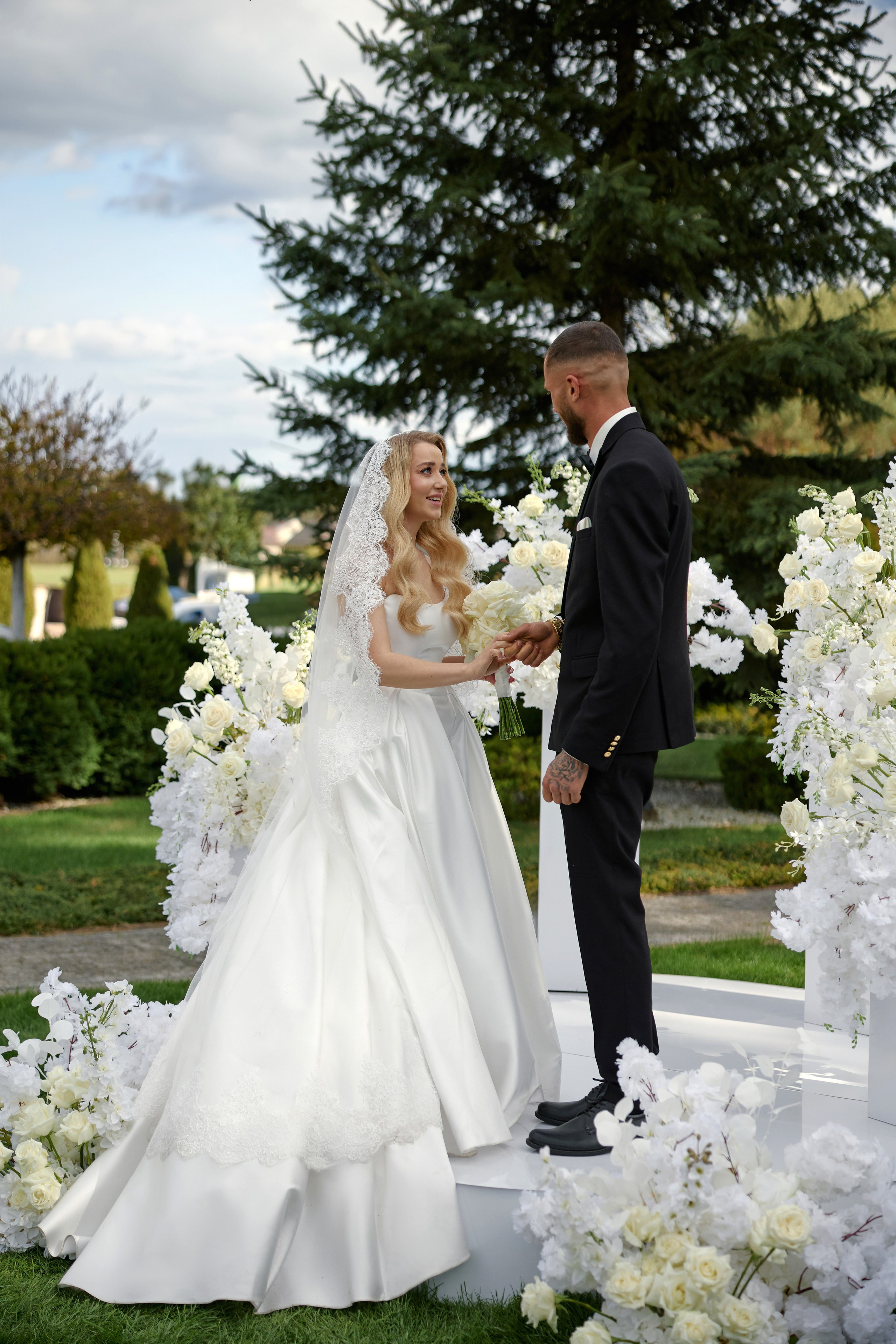 Natalia & Roman. Dworek przy lesie. Fotograf ślubny i rodzinny w Krakowie Yana Klymova