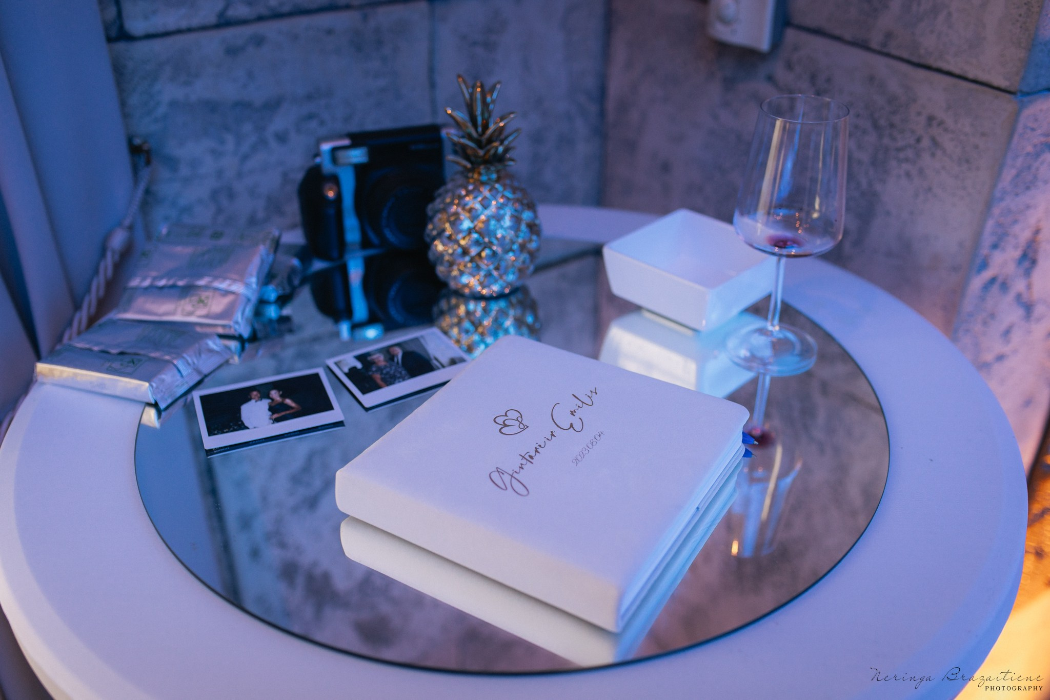 Vestuvinė fotosesija Kaune, Vienybės aikštėje, prie Lietuvos banko