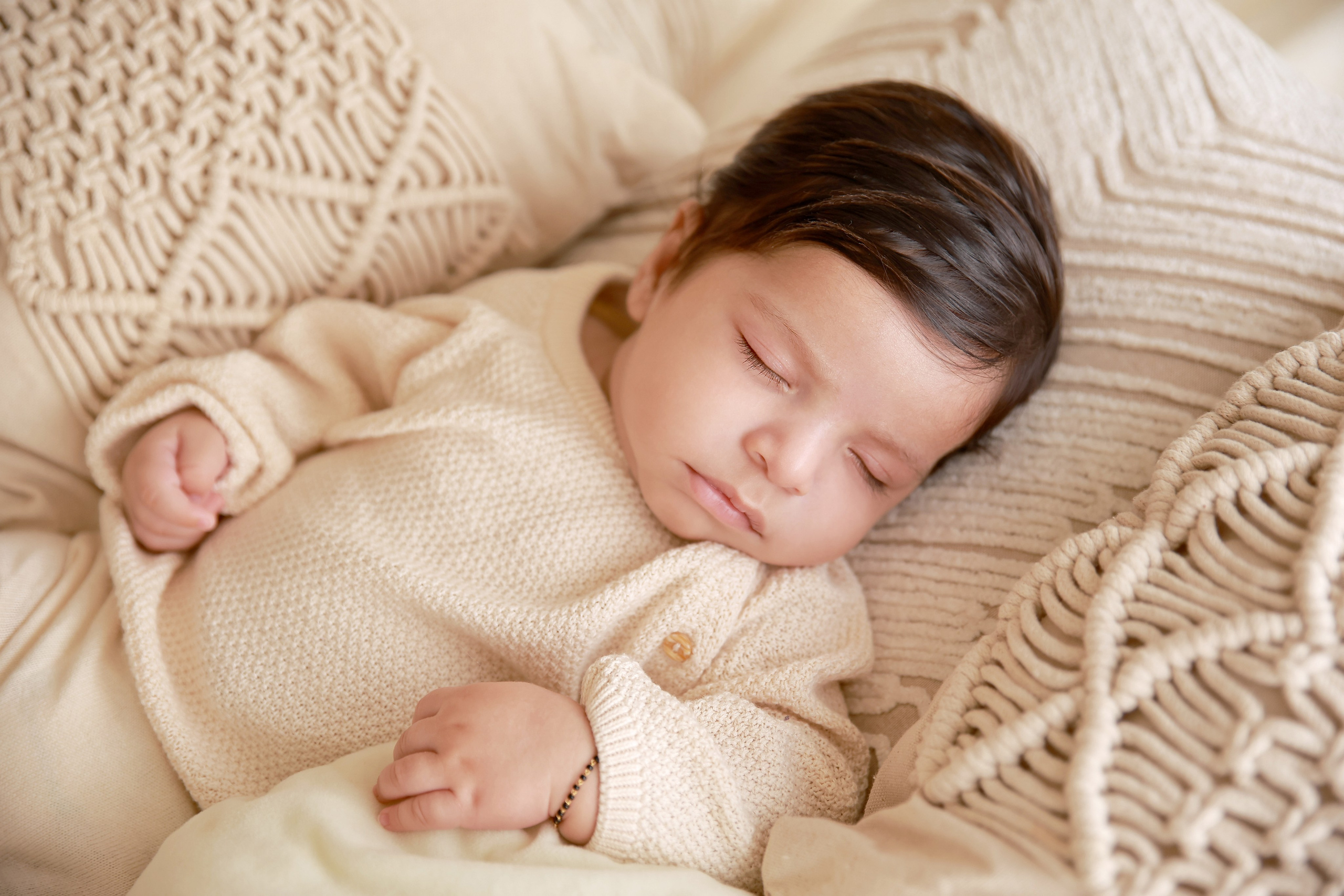 NEWBORN PHOTOGRAPHY. HOME