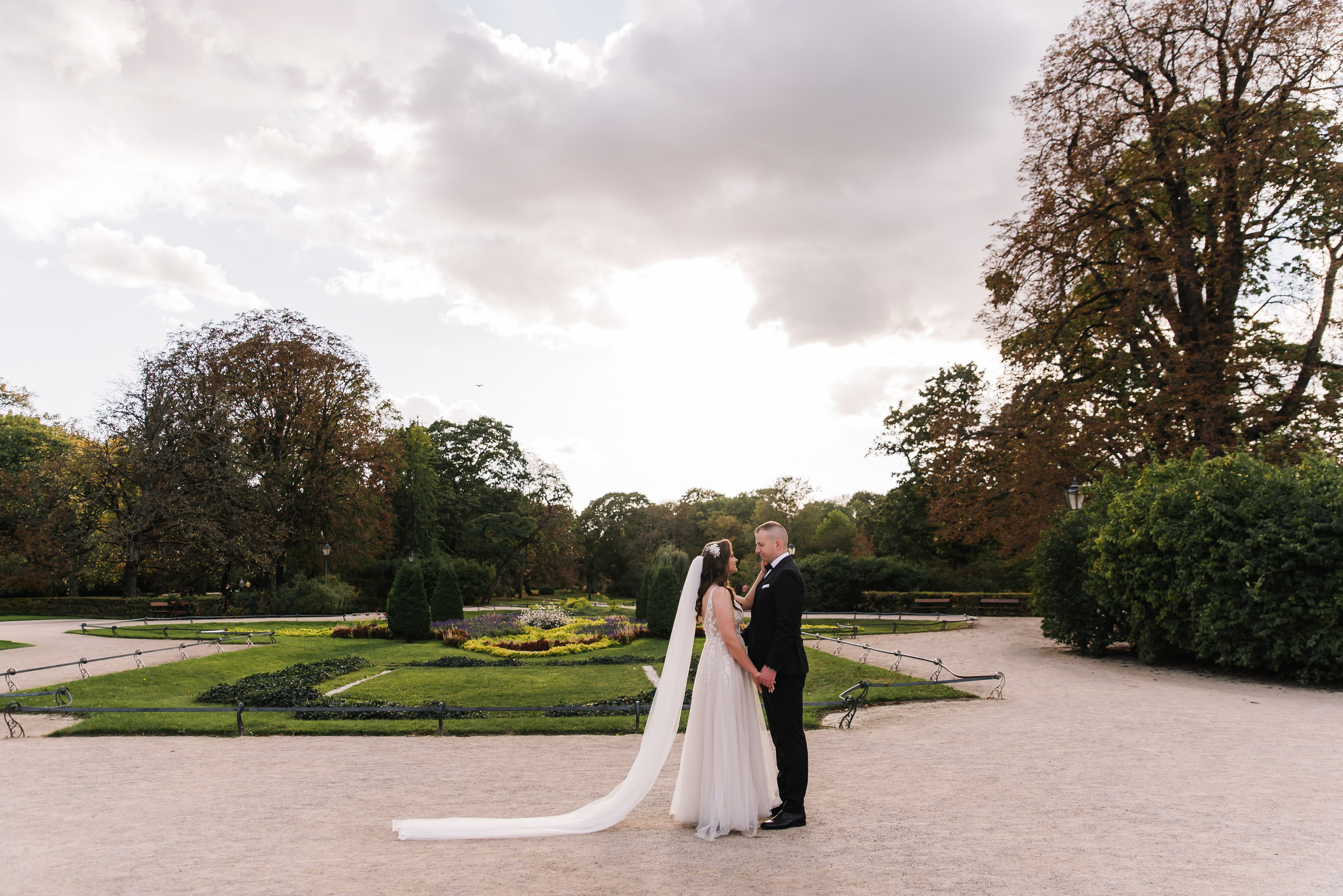 fotograf ślubny kobyłka, reportaż ślubny kobyłka, szpaler szablami ślub, wesele pensjonat u zychów, sesja plenerowa warszawa, sesja w ogrodzie krasińskich, ślub na starówce warszawskiej, fotograf ślubny mazowieckie, parafia św kazimierza kobyłka