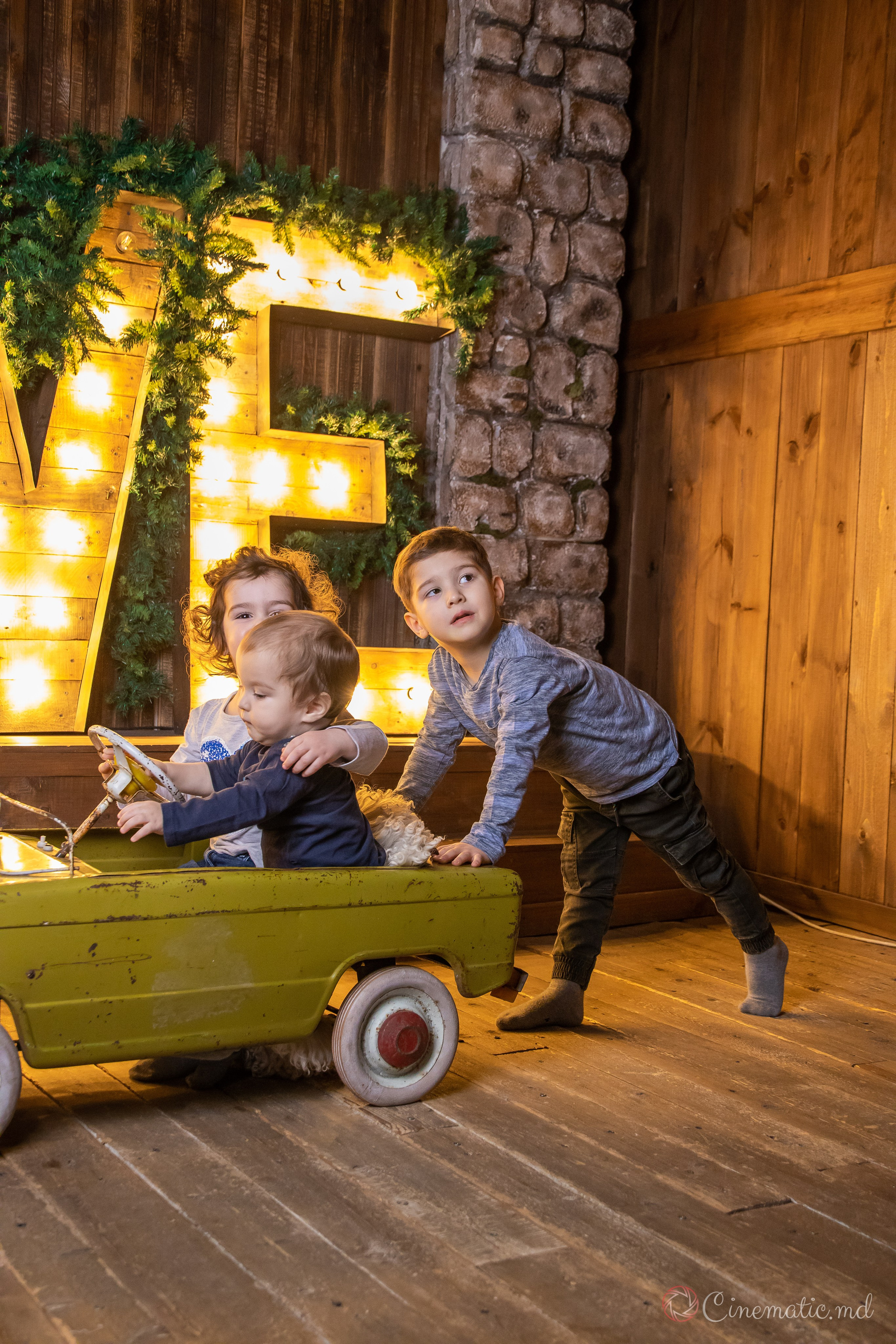 Sedinta foto de Revelion. ✔️ Фото Видео на свадьбы и крестины Молдова — Cinematic.md