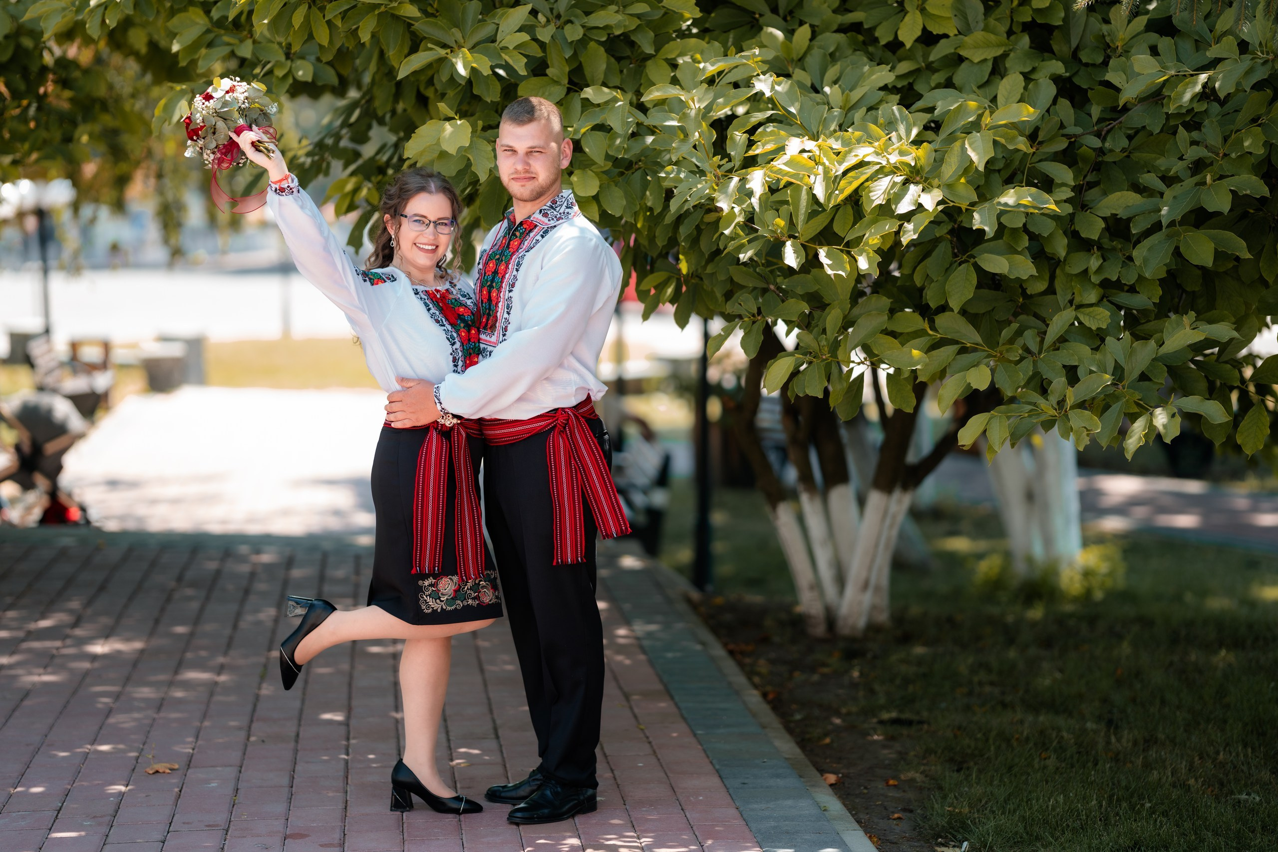 Fotograf stare civilă Siret – Andrei & Andreea în ie tradițională din Bucovina | AlinoFotoStudio