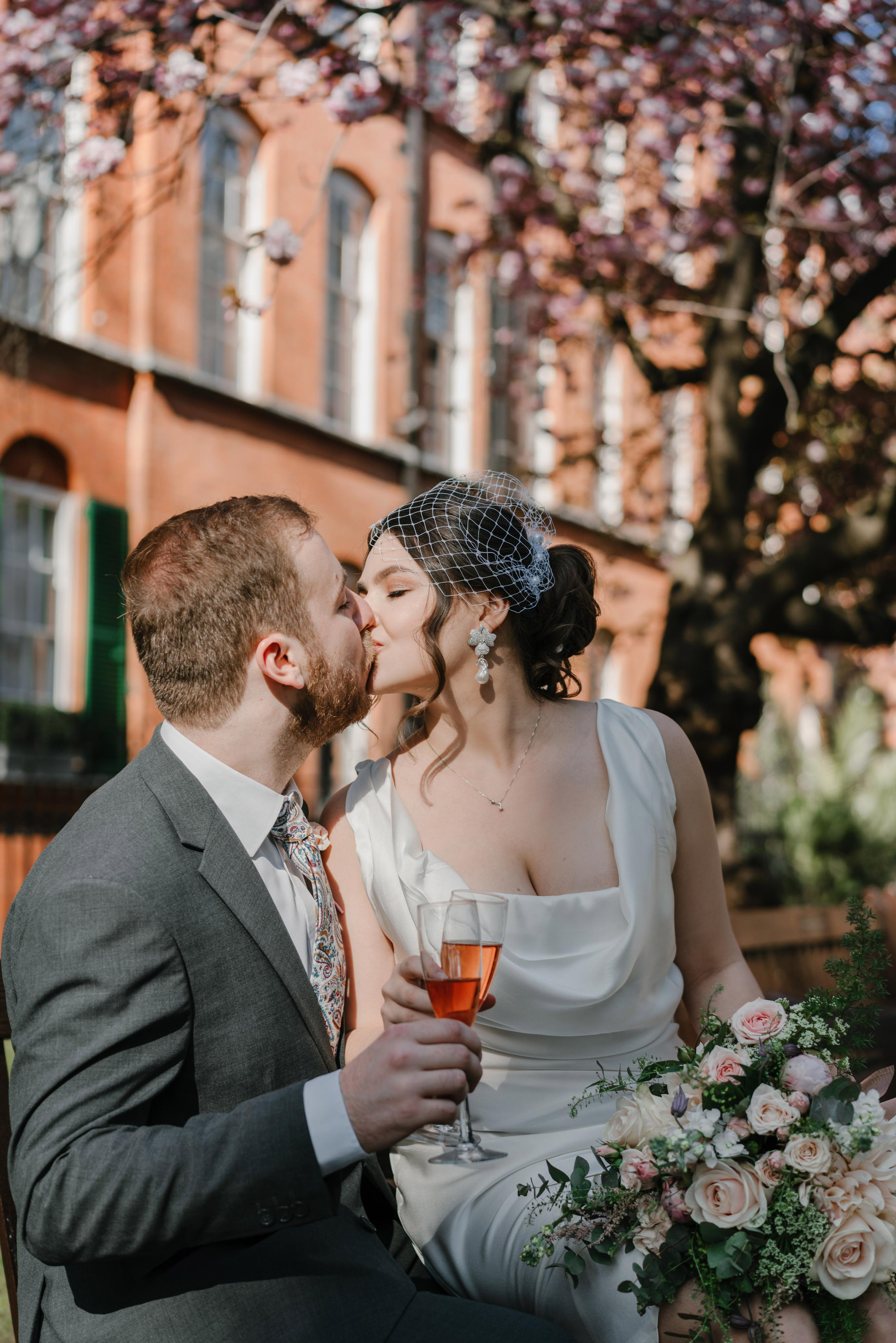 Wedding ceremony in Mayfair Library. London Wedding Photographer|Natasha Ferreira