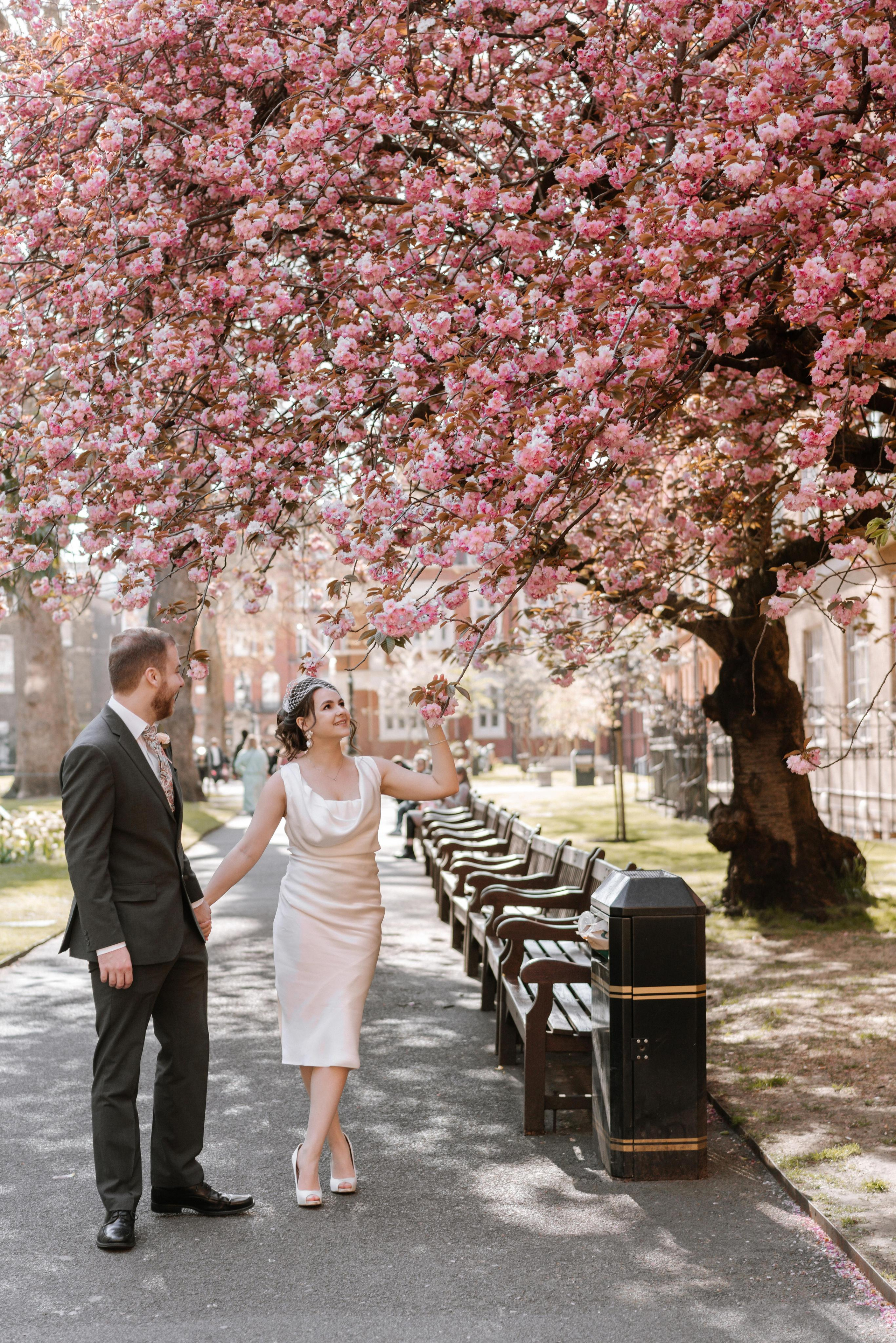 Wedding ceremony in Mayfair Library. London Wedding Photographer|Natasha Ferreira