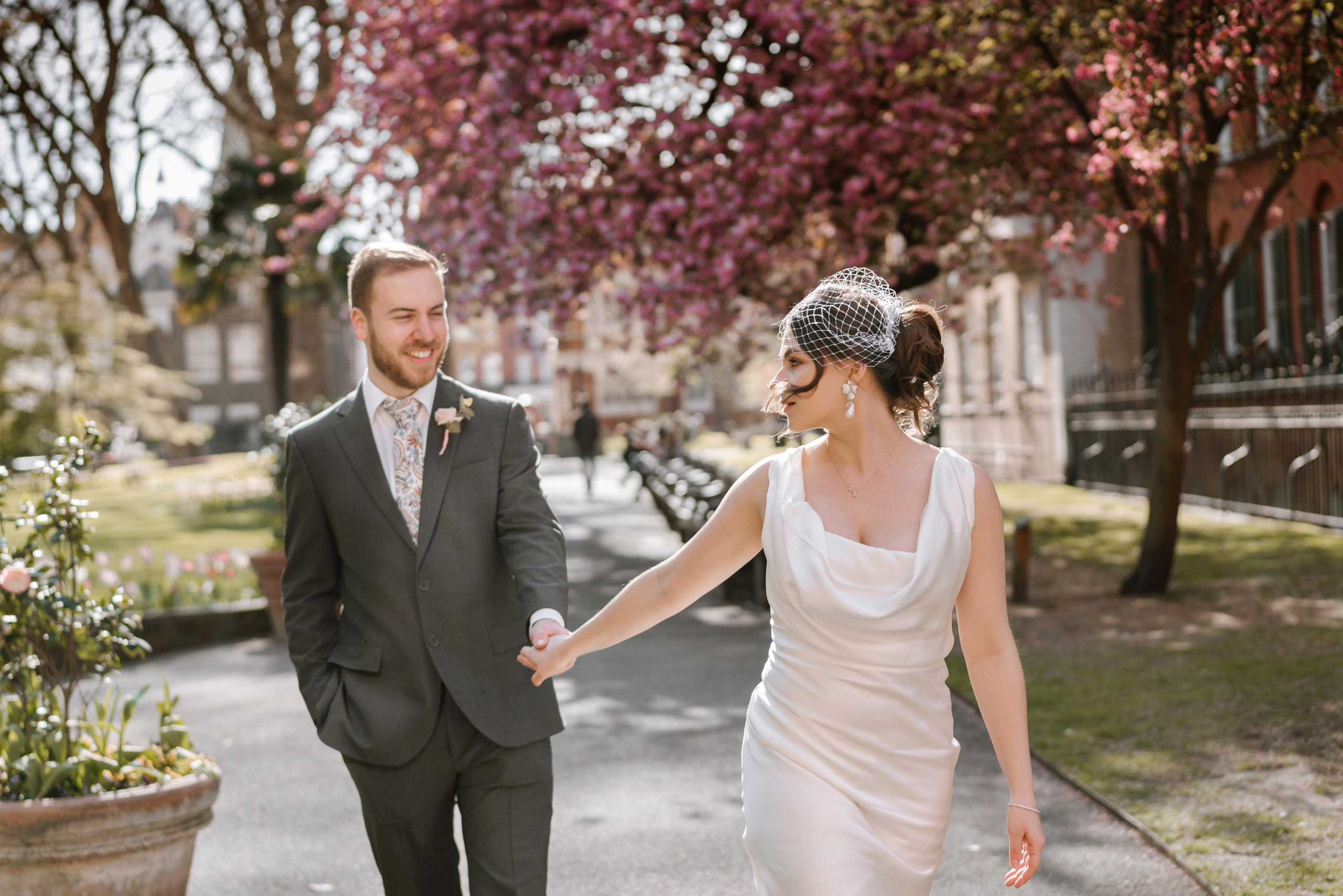 Wedding ceremony in Mayfair Library. London Wedding Photographer|Natasha Ferreira