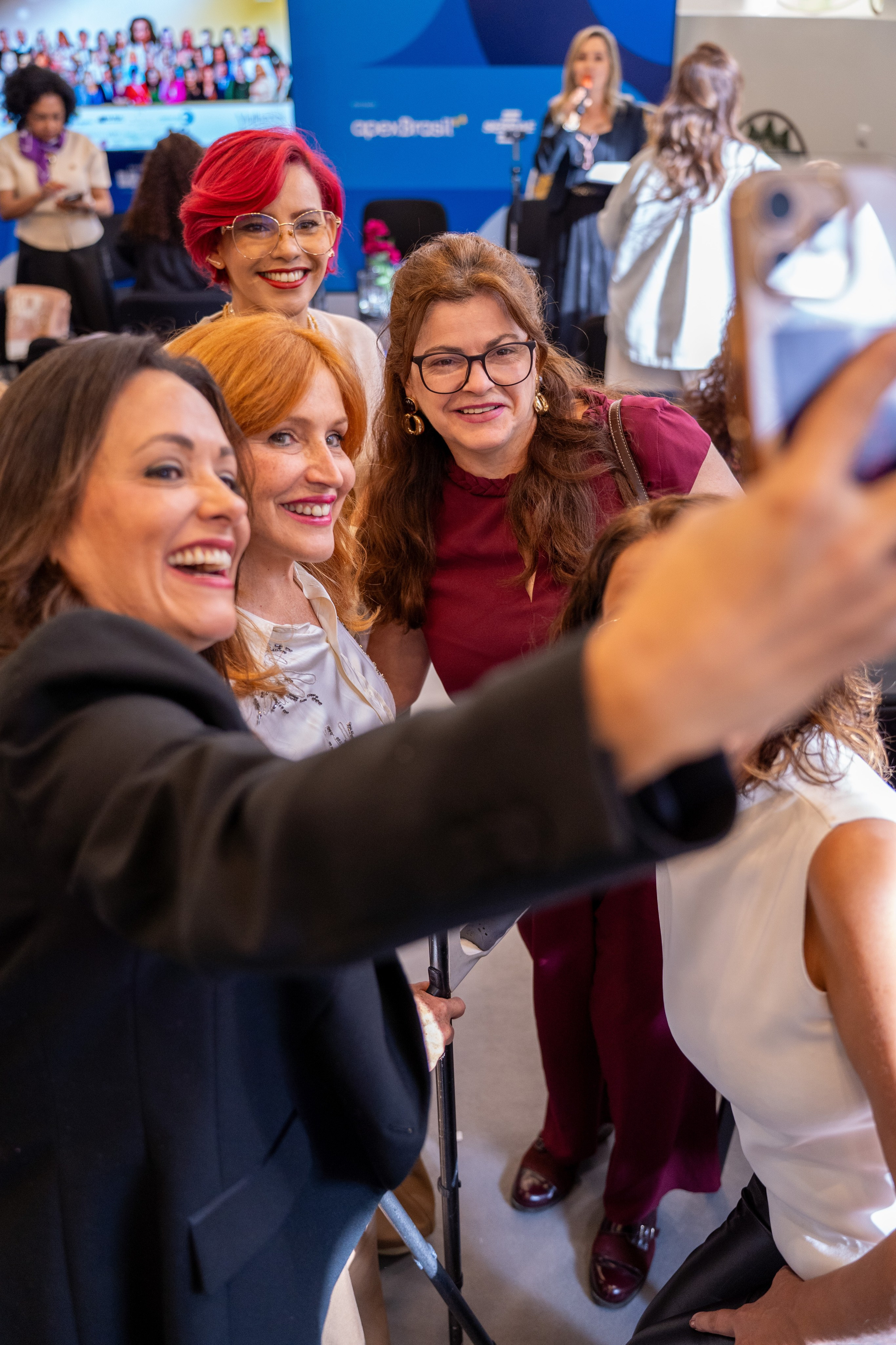 Evento — Mulheres de Negócios de Língua Portuguesa. Frames by Giovani Braga