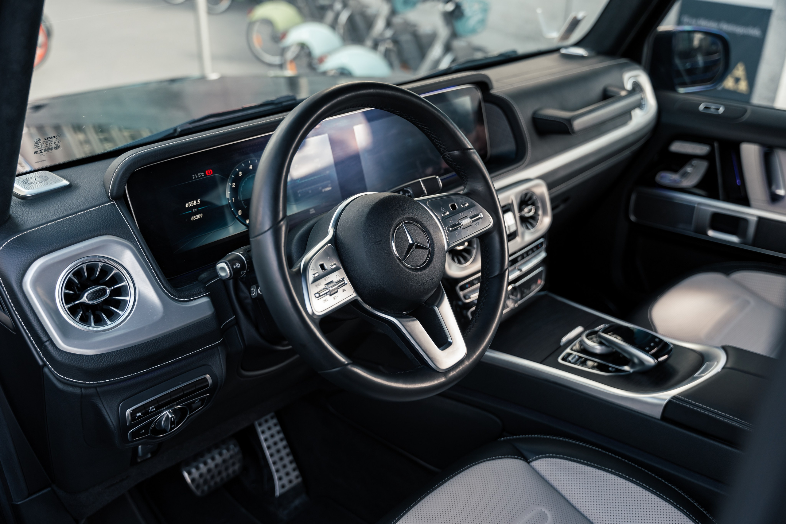 Mercedes-Benz G500. Photographer in Paris — Vitalii Motruk