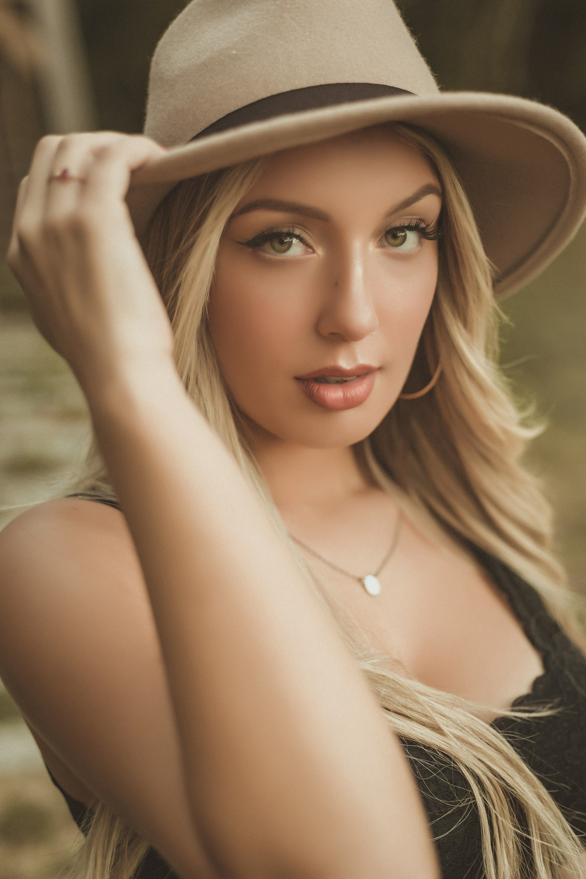 BEAUTY & FEELINGS. TAV — Photographer & Filmmaker