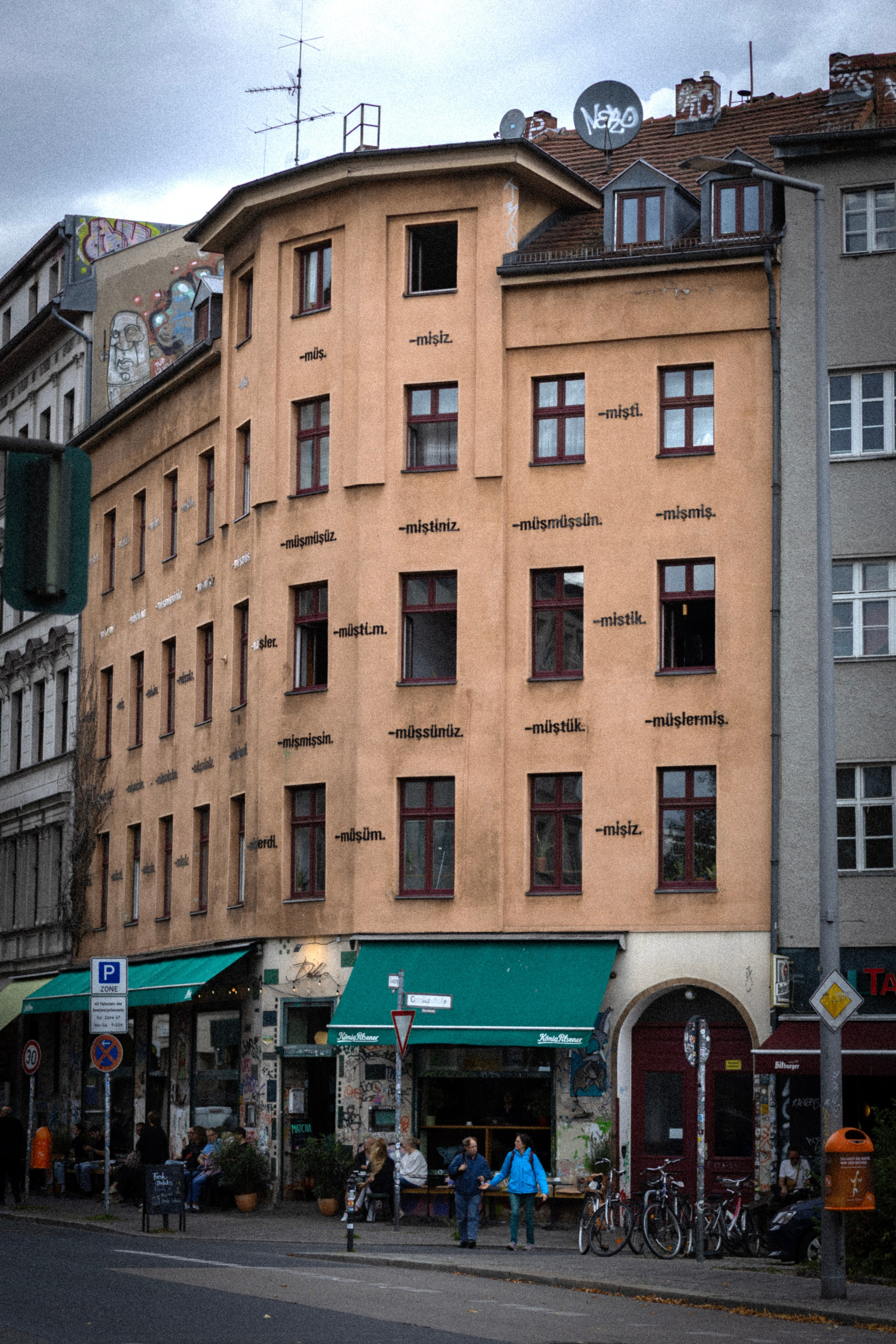 Berliner Mischung (in Farbe). BNW Around Photography