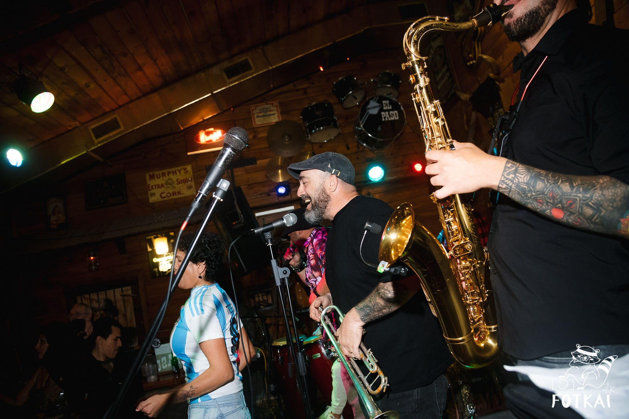 Los Ekilibristas de la Cuerda Floja — Фото с концерта в Торревьехе, 2026 | FOTKAI