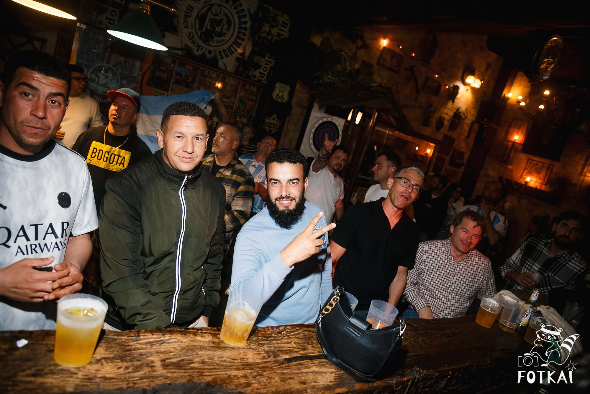 Los Ekilibristas de la Cuerda Floja — Фото с концерта в Торревьехе, 2026 | FOTKAI