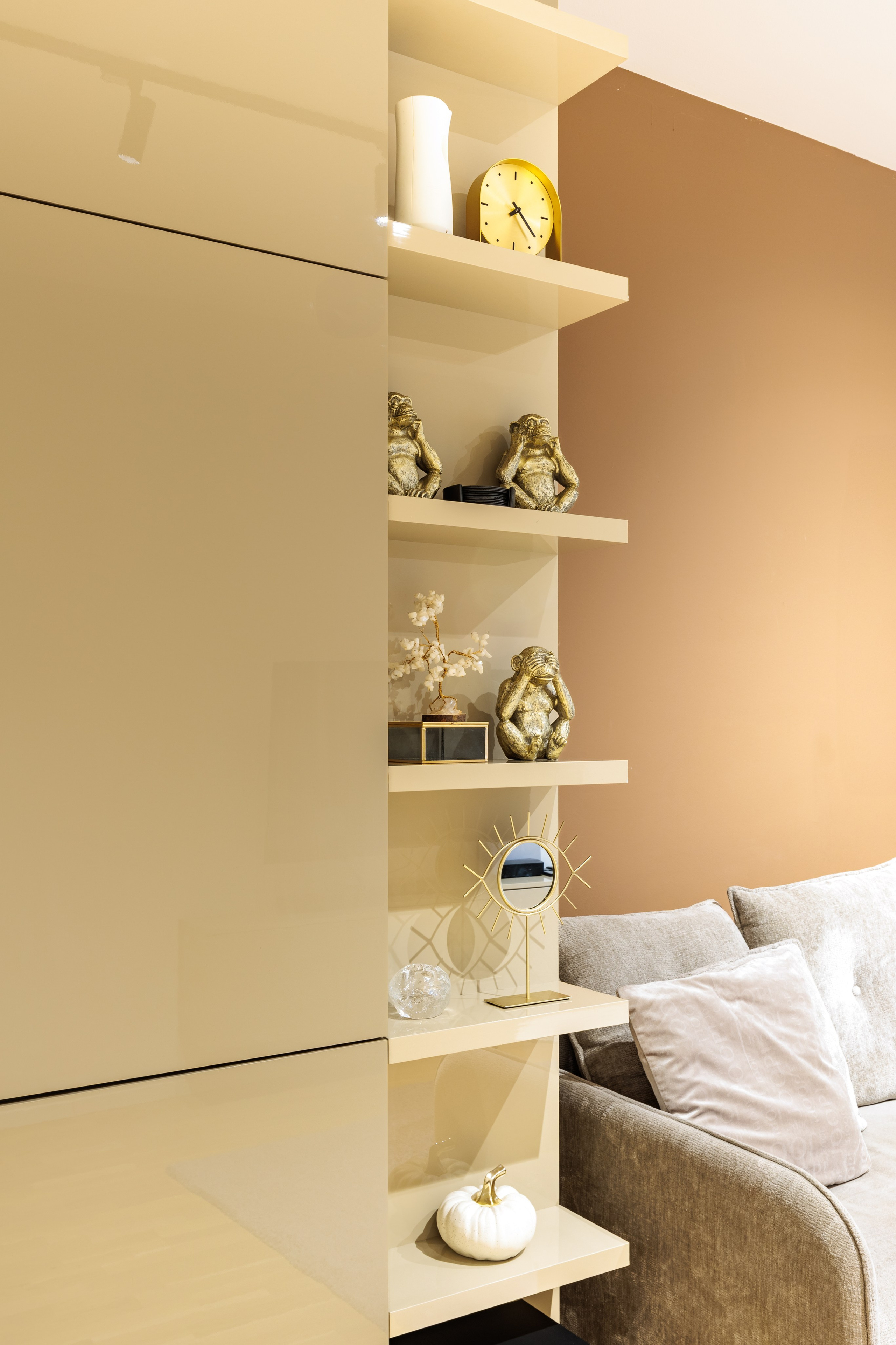 Fotografija modernog enterijera apartmana u Ilidža Residence naselju u Sarajevu, sa elegantnim dizajnom, toplim tonovima i savremenim rasporedom prostora.