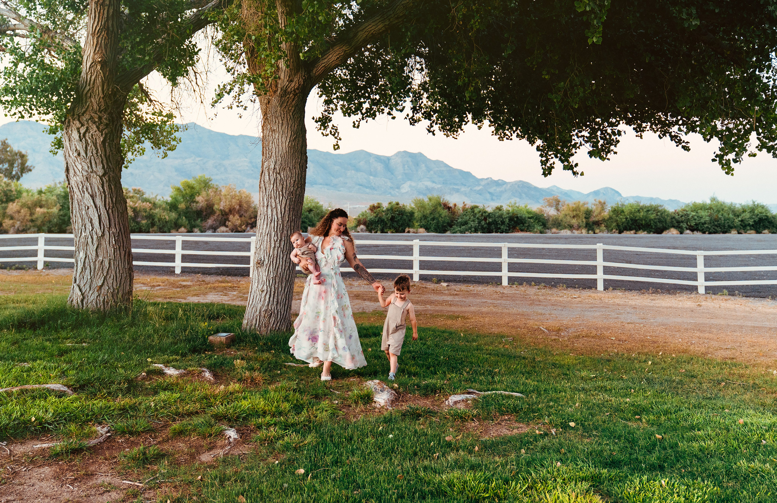 Yulya, Robert&Gordey. Wedding & elopement photographer Viktoriya Kravtsov. Las Vegas