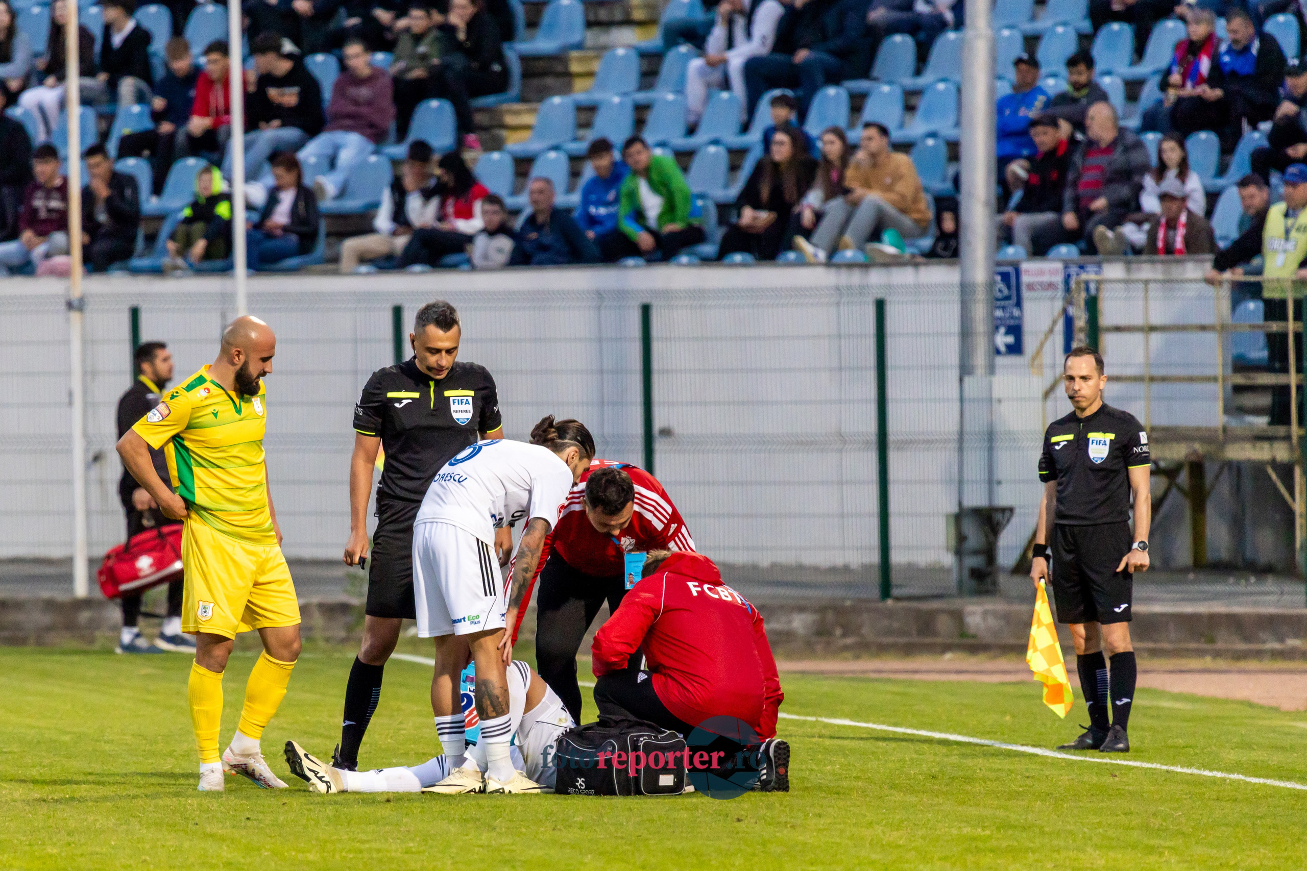 Galerie Foto: FC Botoșani vs. CS Mioveni - Pe 17 mai 2024, am fost martorii unei partide incredibile între FC Botoșani și CS Mioveni, în prima manșă a barajului pentru evitarea retrogradării. În fața unui stadion plin de emoție și speranță, echipa noastră a obținut o victorie importantă, cu un gol marcat de Aldair în minutul 93. 💪 *FC Botoșani 1-0 CS Mioveni*⚽️ Urmăriți momentele cheie ale meciului și bucuria suporterilor în această galerie foto! Pregătiți-vă pentru meciul de retur de pe 24 mai, când vom lupta din nou pentru a rămâne în prima ligă.#FCBotoșani #CSMioveni #BarajRetrogradare #ForzaBotoșani 