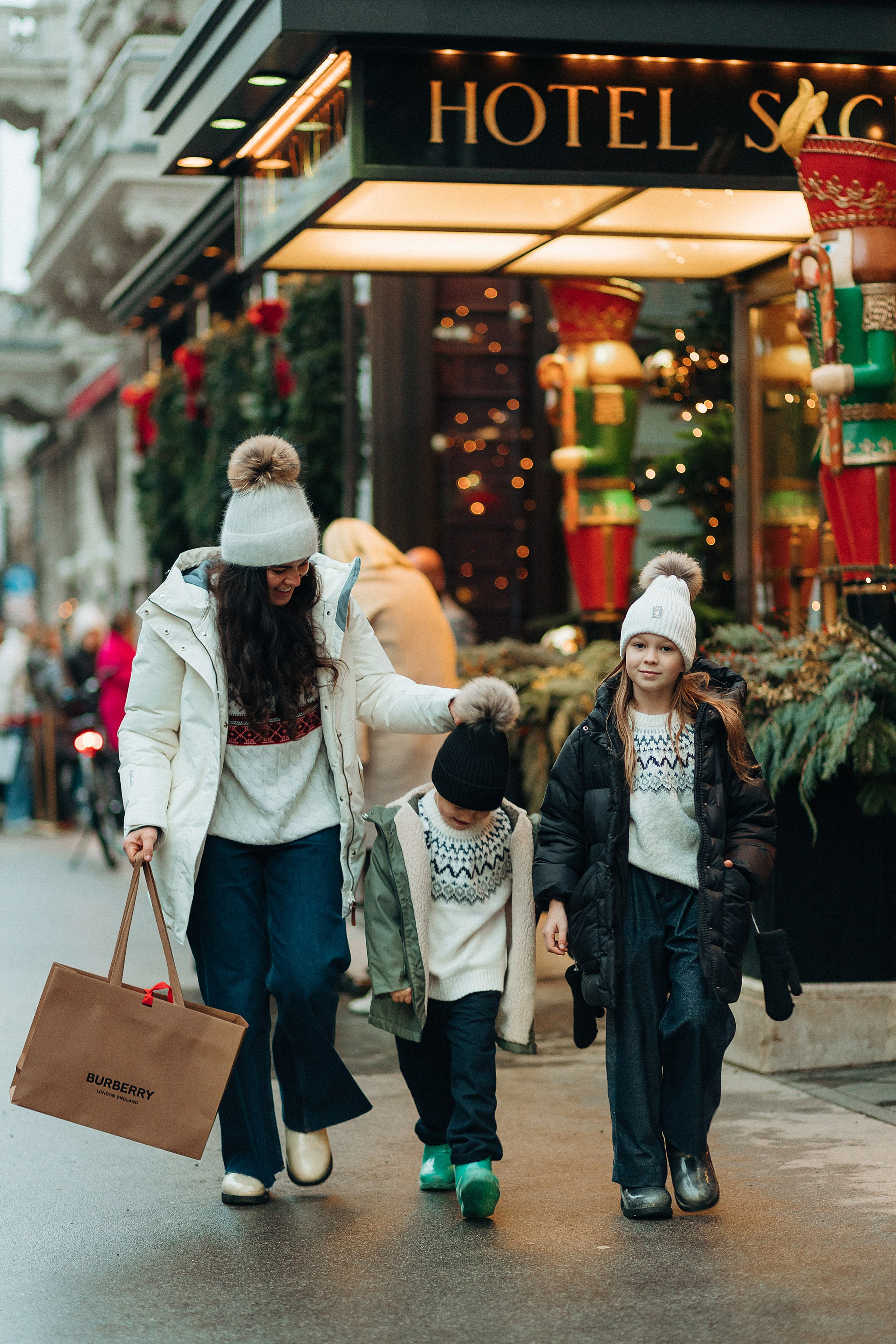 Familie im Stadt. Fotografin Wien Alona Kim