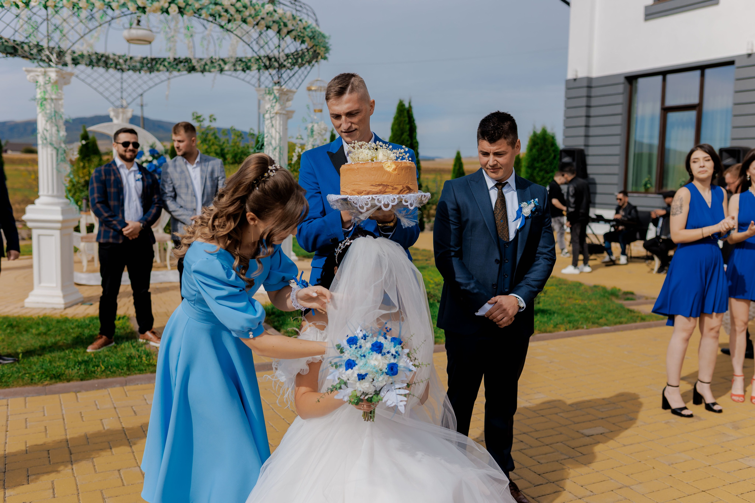 Loredana & Emilian – Ziua Nunții | Videografie - fotografie Botez Suceava, Iași, Botoșani. Servicii foto-video profesionale, pentru momente de neuitat