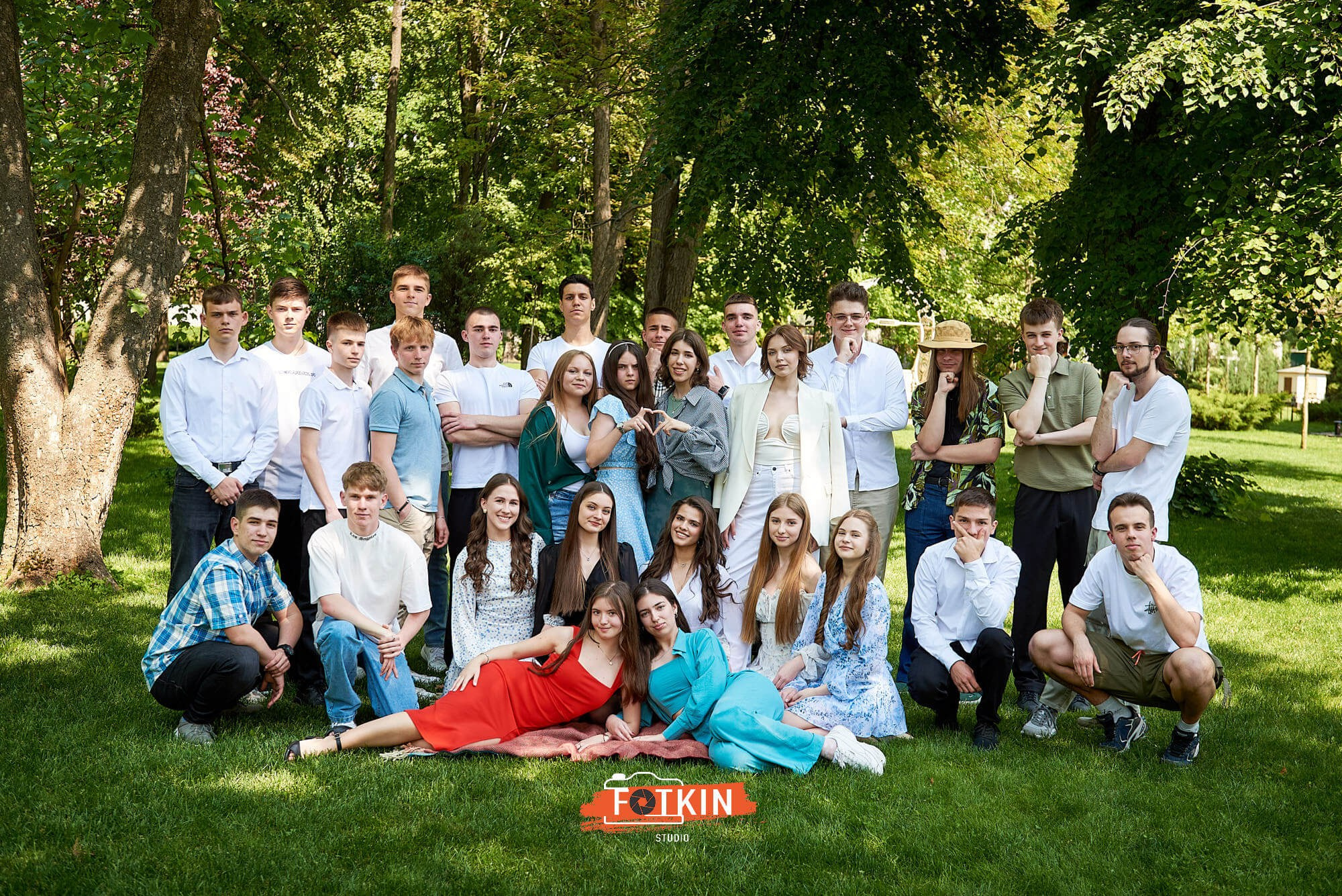 Випускний альбом для 9 та 11 класу замовити в Києві. Випускні альбоми фотокниги Київ та Дніпро