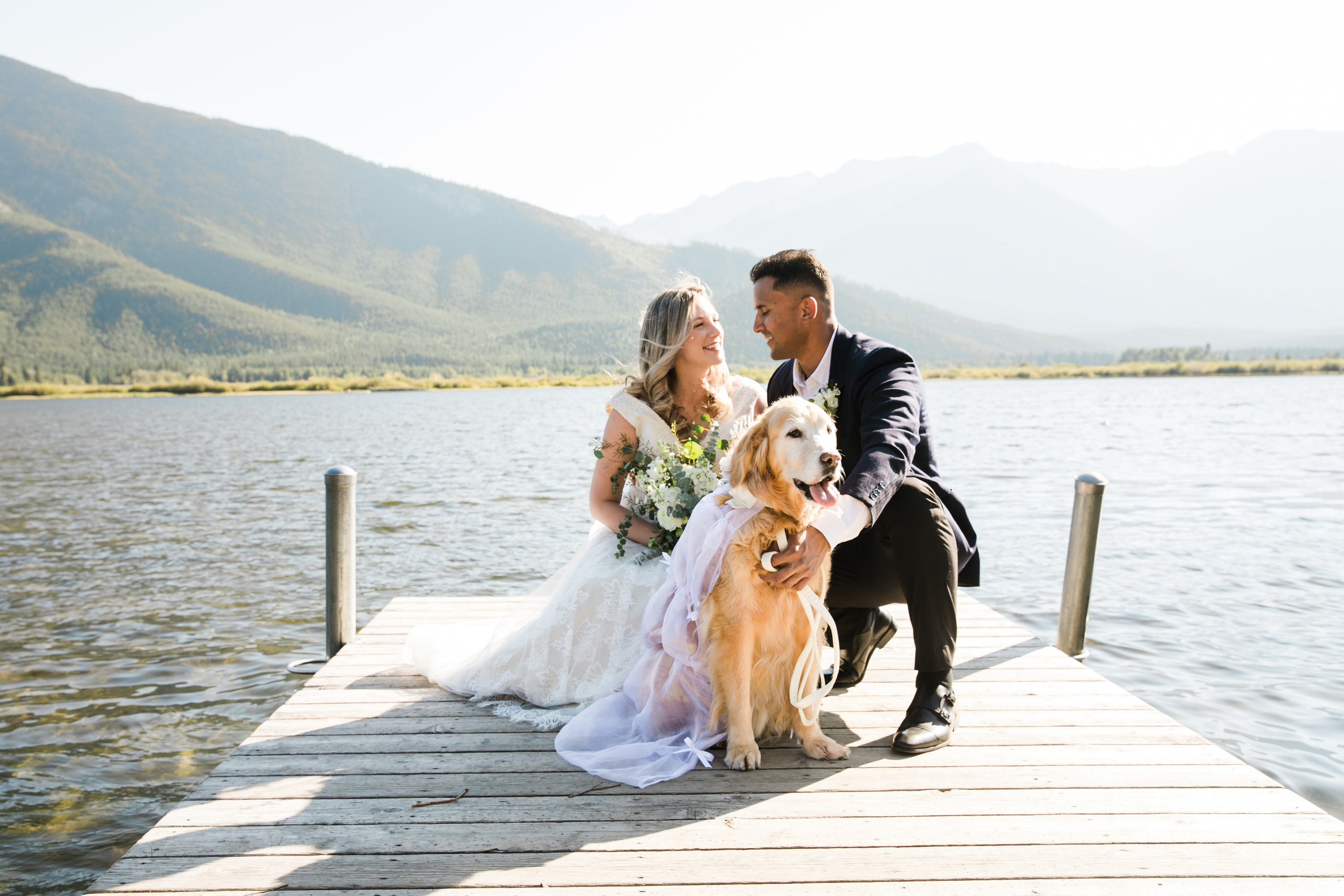 Dakota & Jarrett Wedding — Vermilion Lakes. Fotografía accesible en Calgary