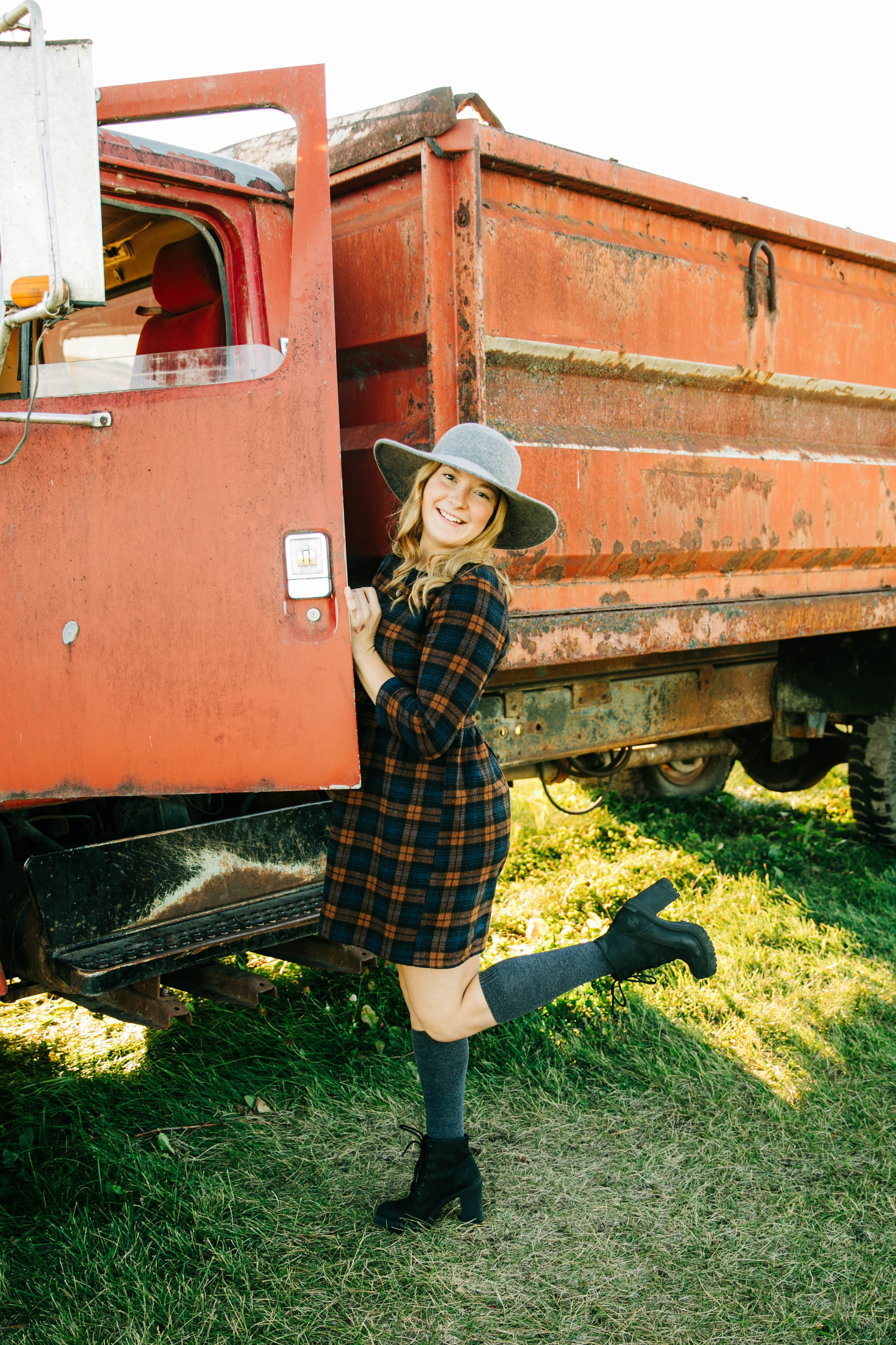 Leanne & Emily — Bowden Sunflowers. Fotografía accesible en Calgary
