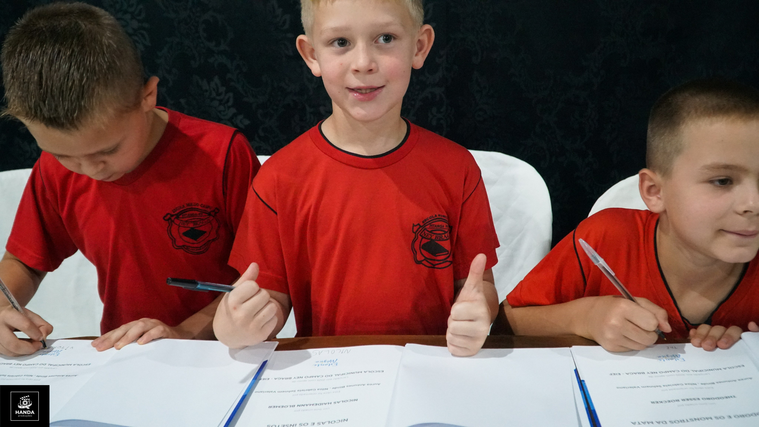 Noite autógrafos colégio Aurélio Buarque de Holanda. Handa Produções