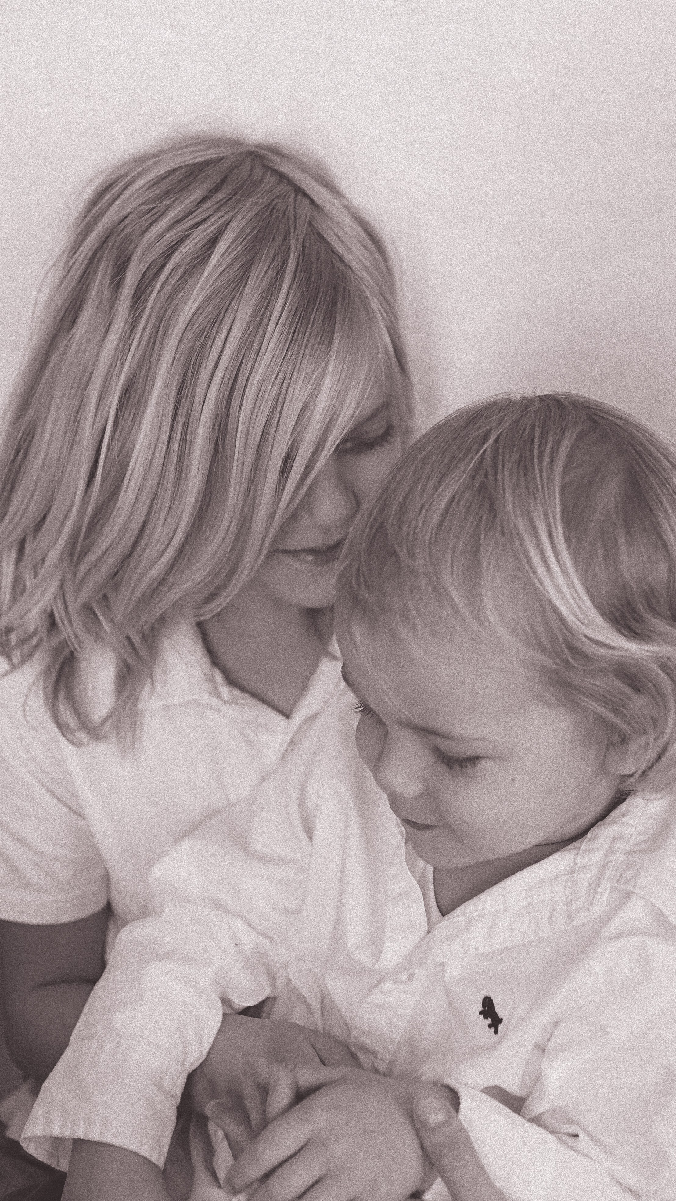 Mother Earth: Proiect de Fotografie Maternitate | Mădălina Beda. Madalina Beda- Artist vizual, fotograf, doula la nastere, consultant babywearing Brasov si in toata tara