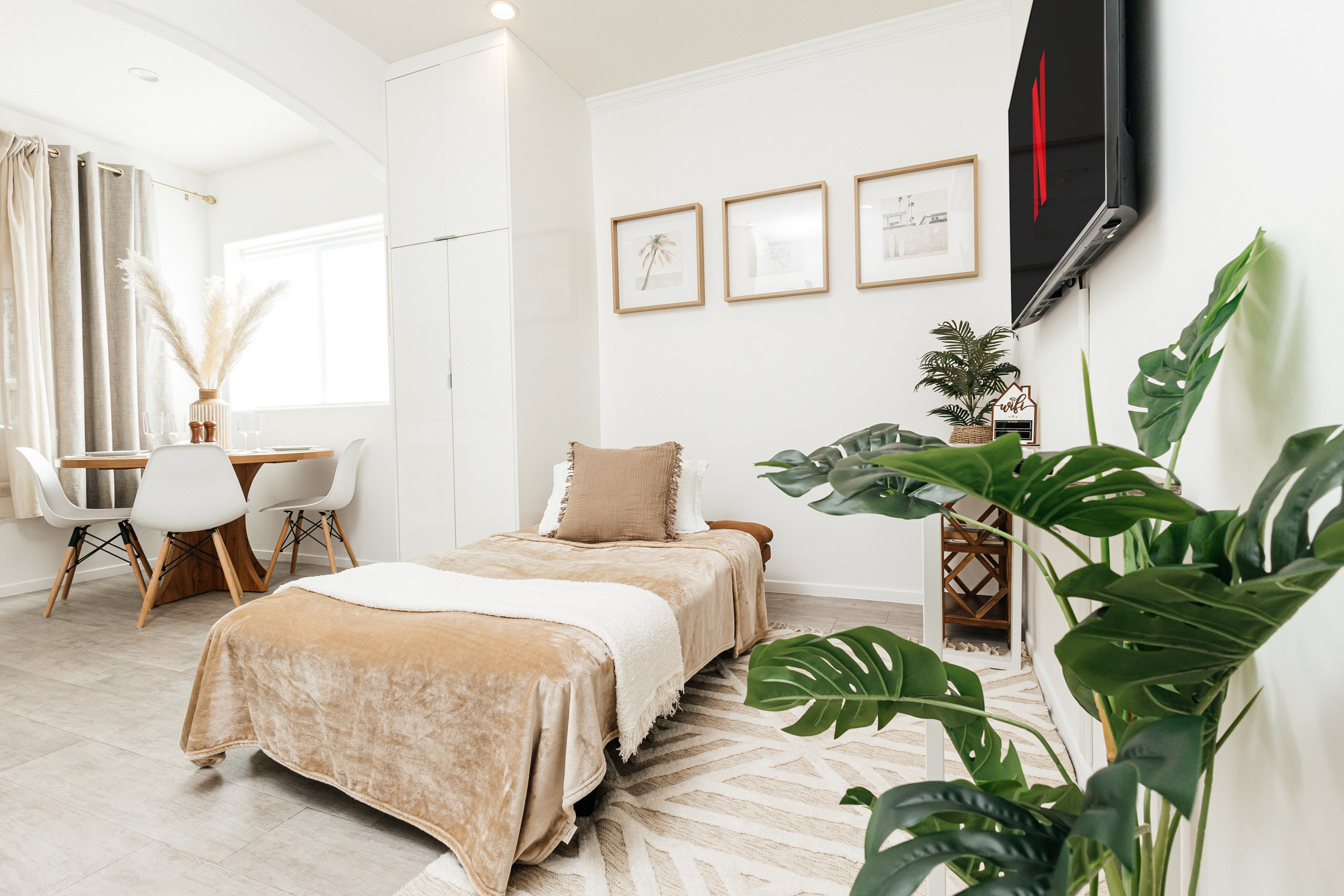 Session Apartments. Photographer Andrei White