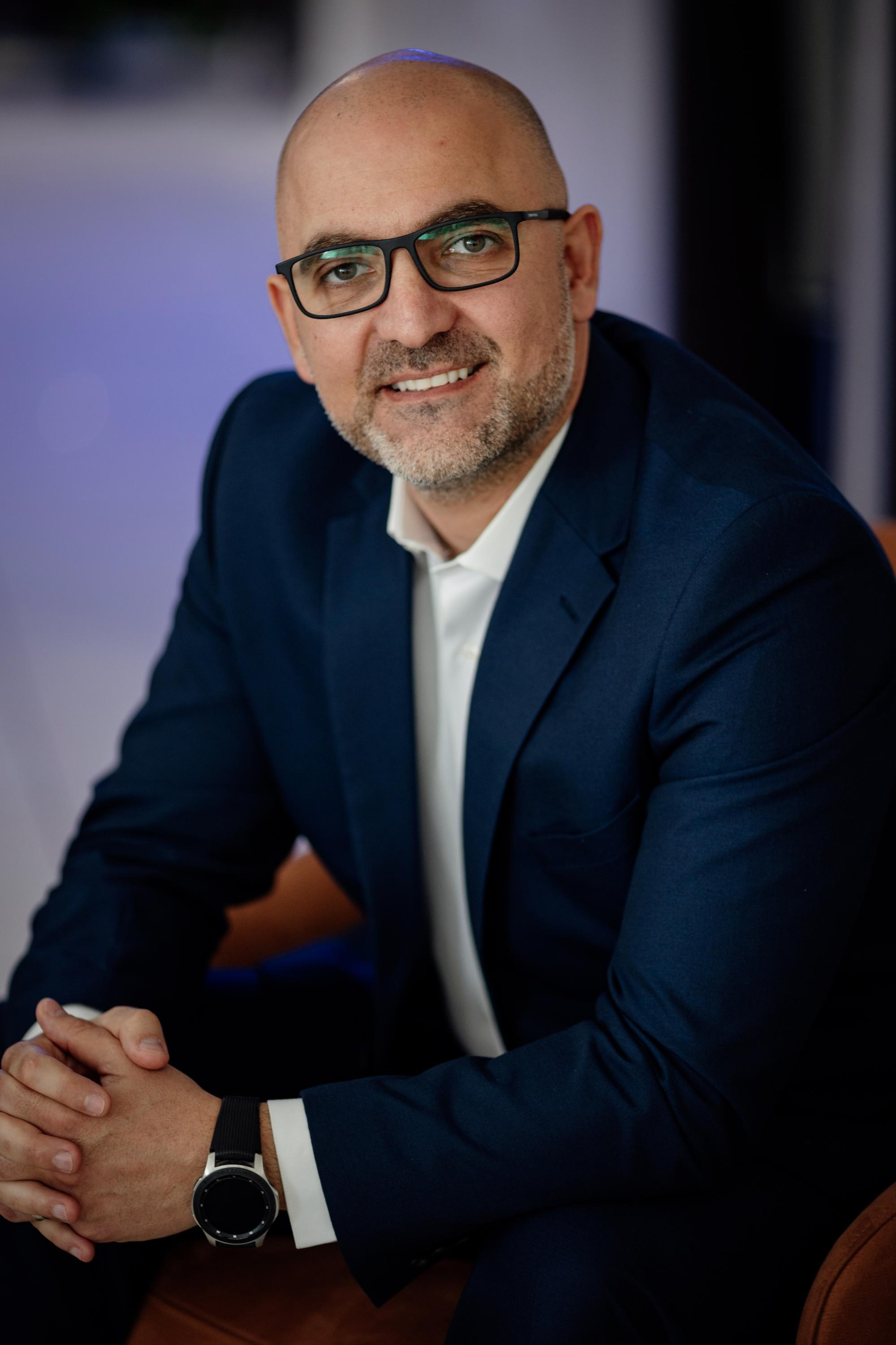 PAYABL. Family and business portrait’s photographer in Cyprus