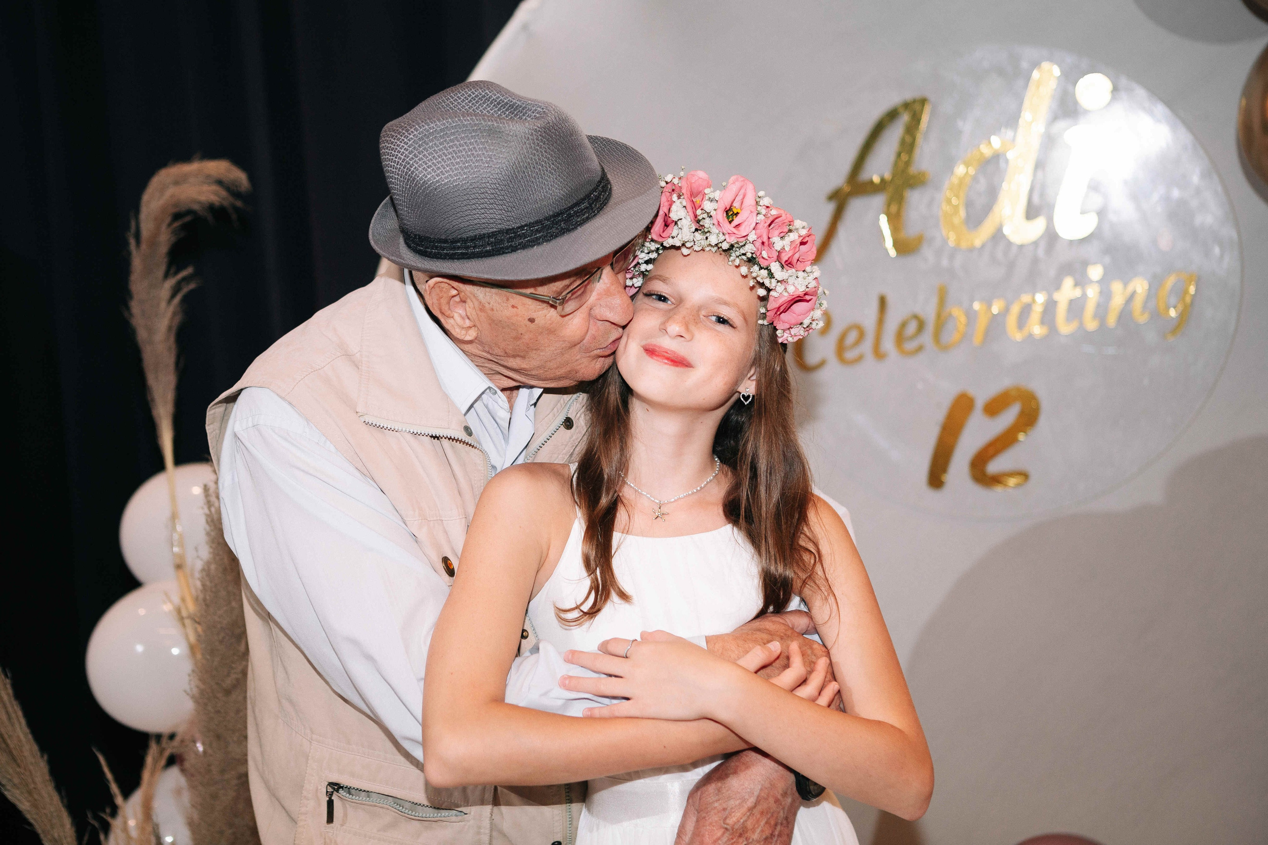 PARTY WITH FRIENDS. Https://shi-photo.com/