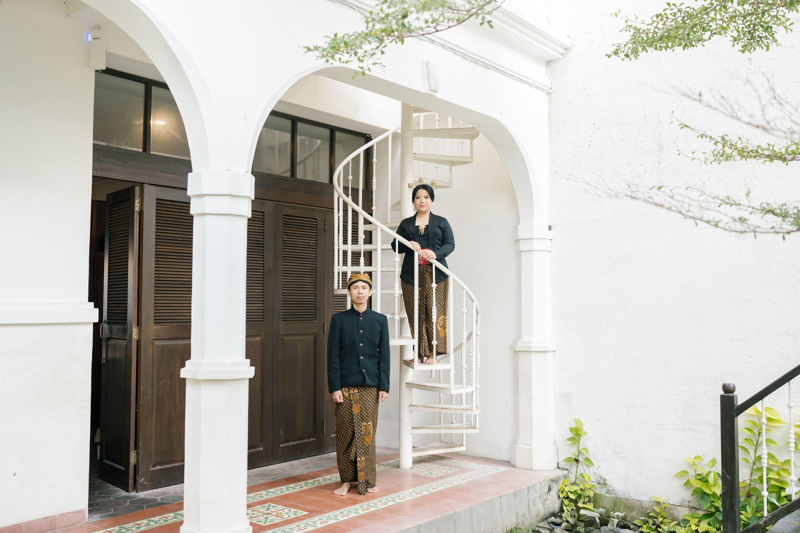 Prewedding Photo Shoot with Javanese style. Female Photographer in Bali