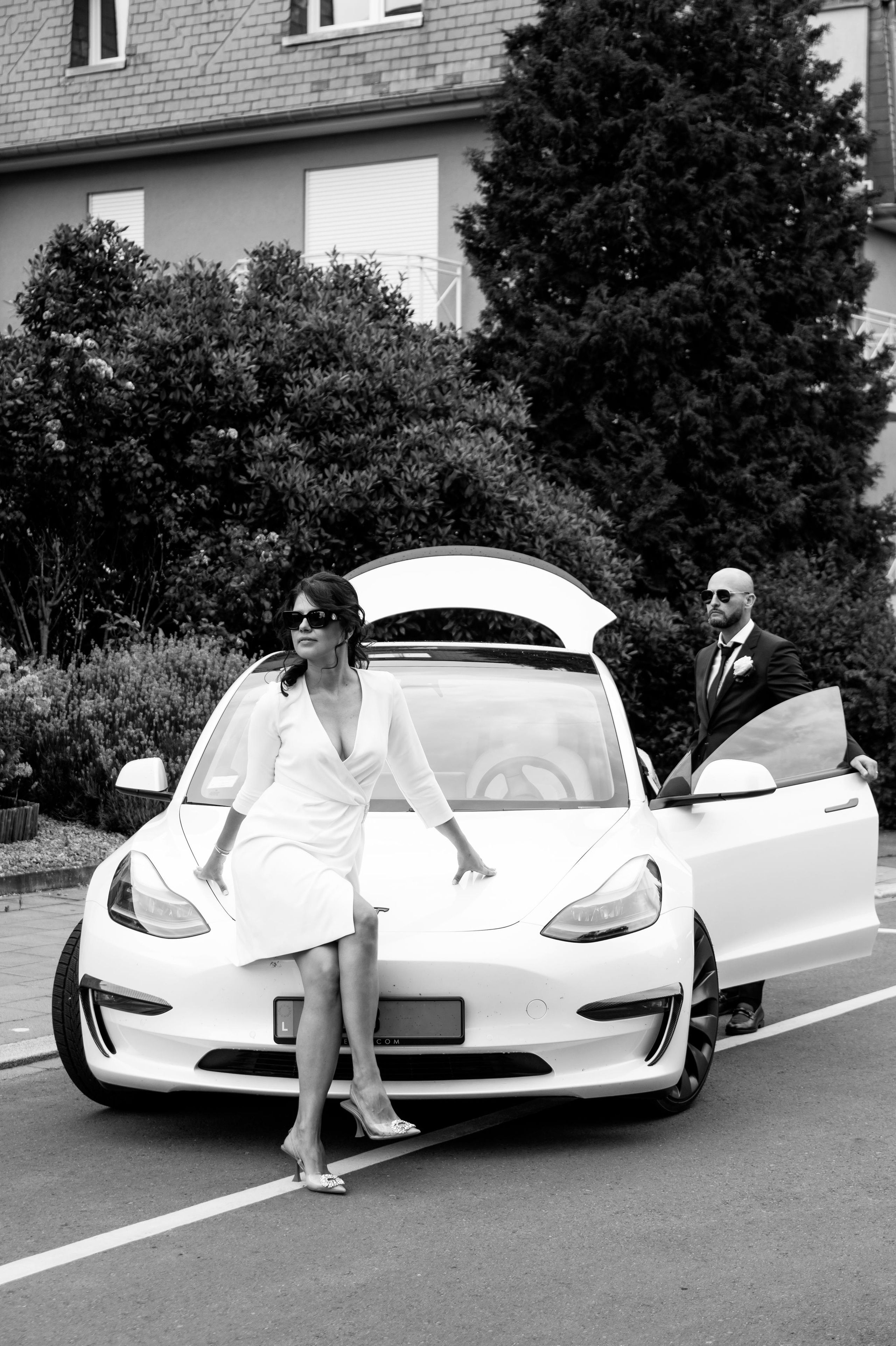 Classic civil wedding (b/w portrait) in Luxembourg city center. Photographer in Luxembourg Tanita