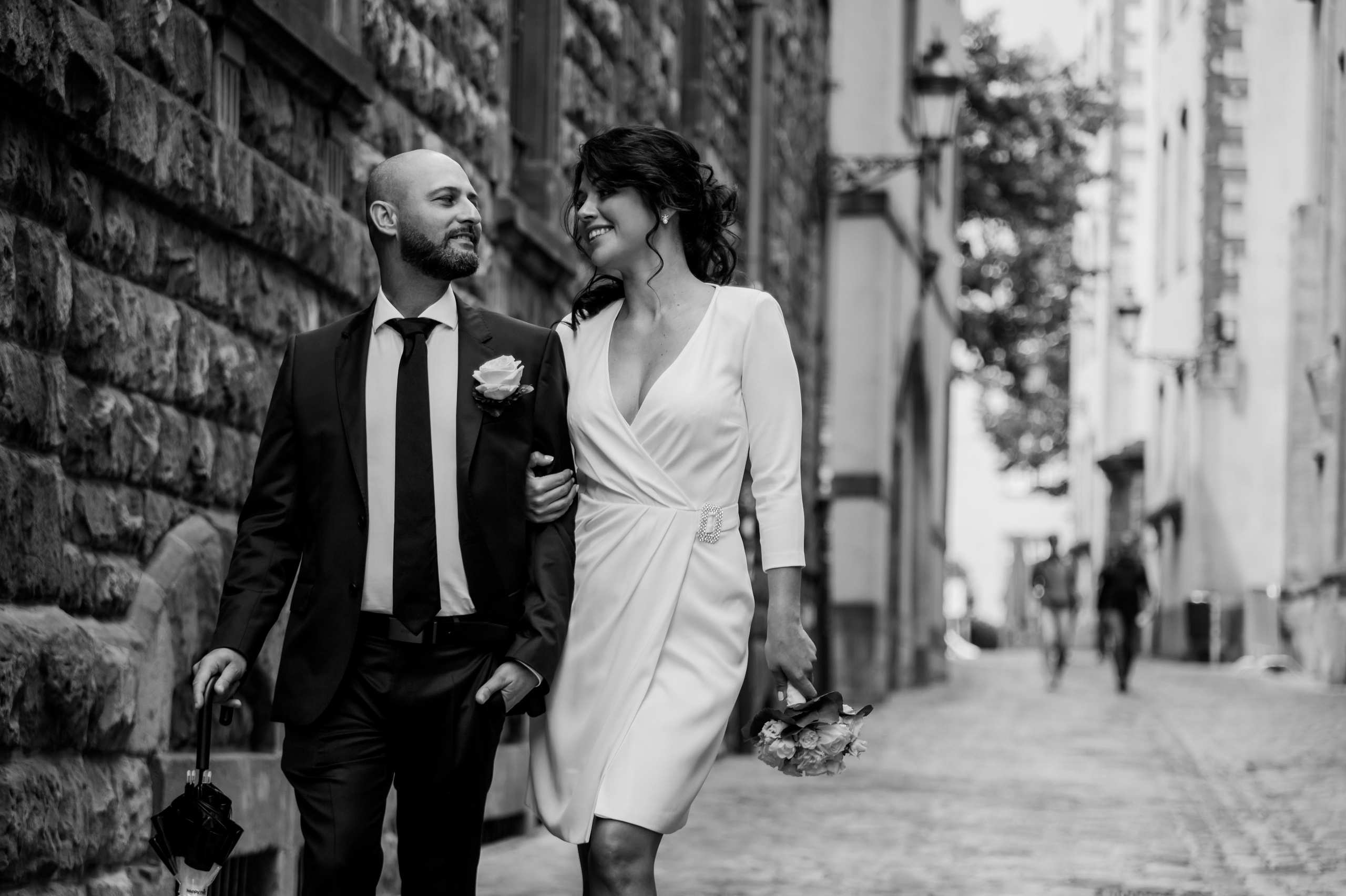 Classic civil wedding (b/w portrait) in Luxembourg city center. Photographer in Luxembourg Tanita