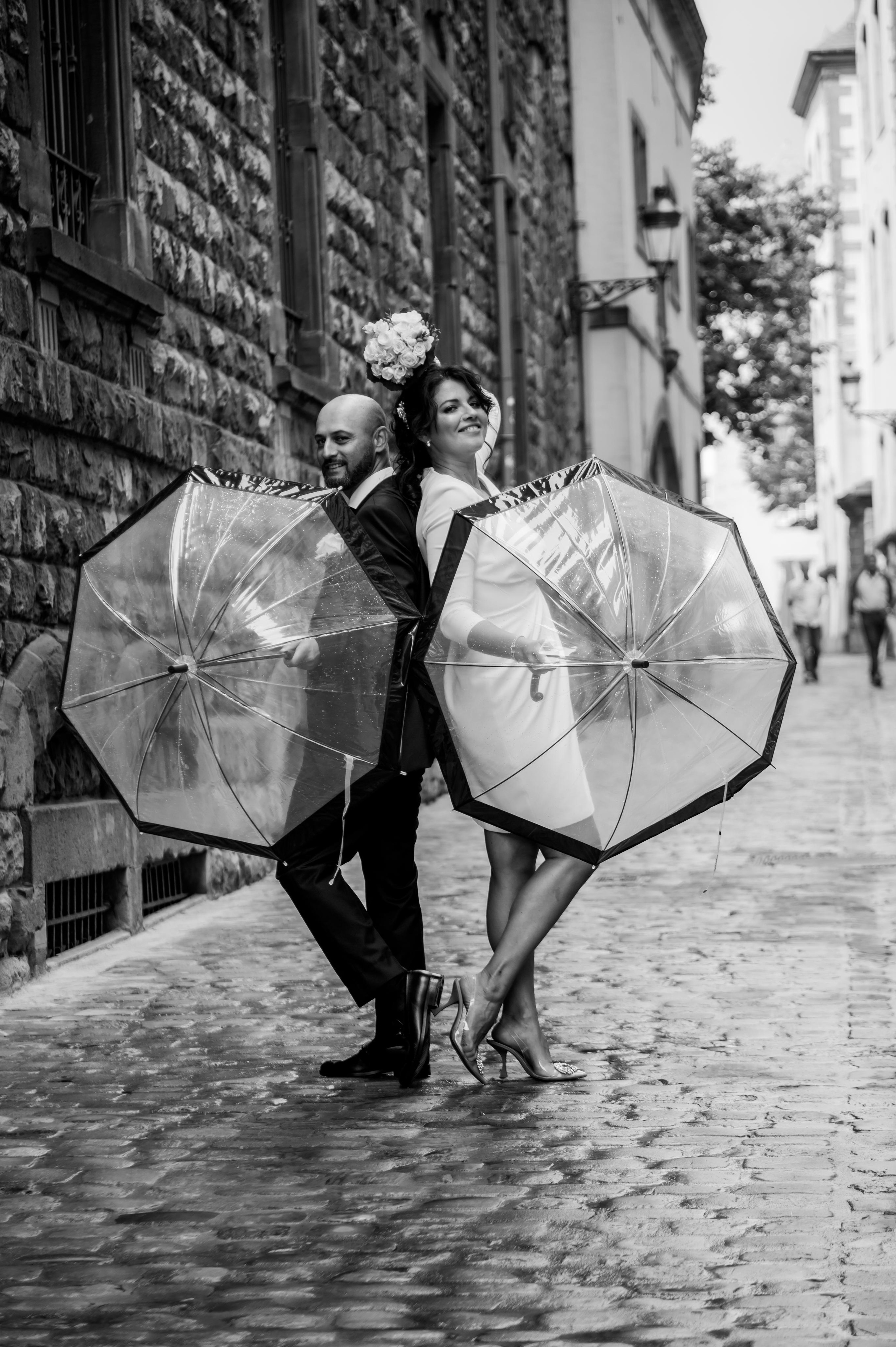 Classic civil wedding (b/w portrait) in Luxembourg city center. Photographer in Luxembourg Tanita