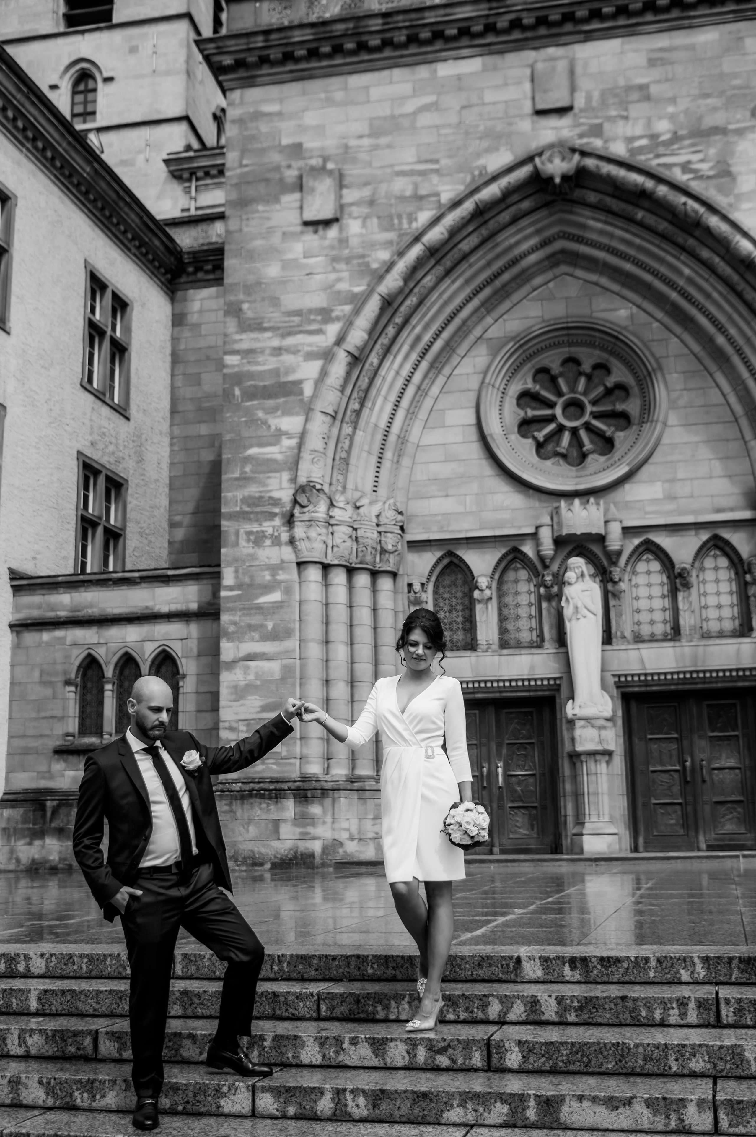 Classic civil wedding (b/w portrait) in Luxembourg city center. Photographer in Luxembourg Tanita