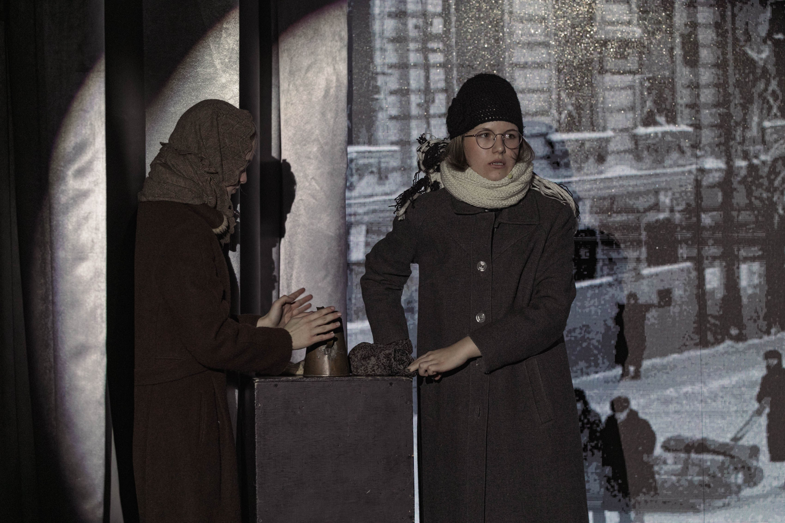 Спектакль "Узелки блокадной памяти", студия художественного слова "Начало", 2024 г. Фотограф: Адмакина Дарья