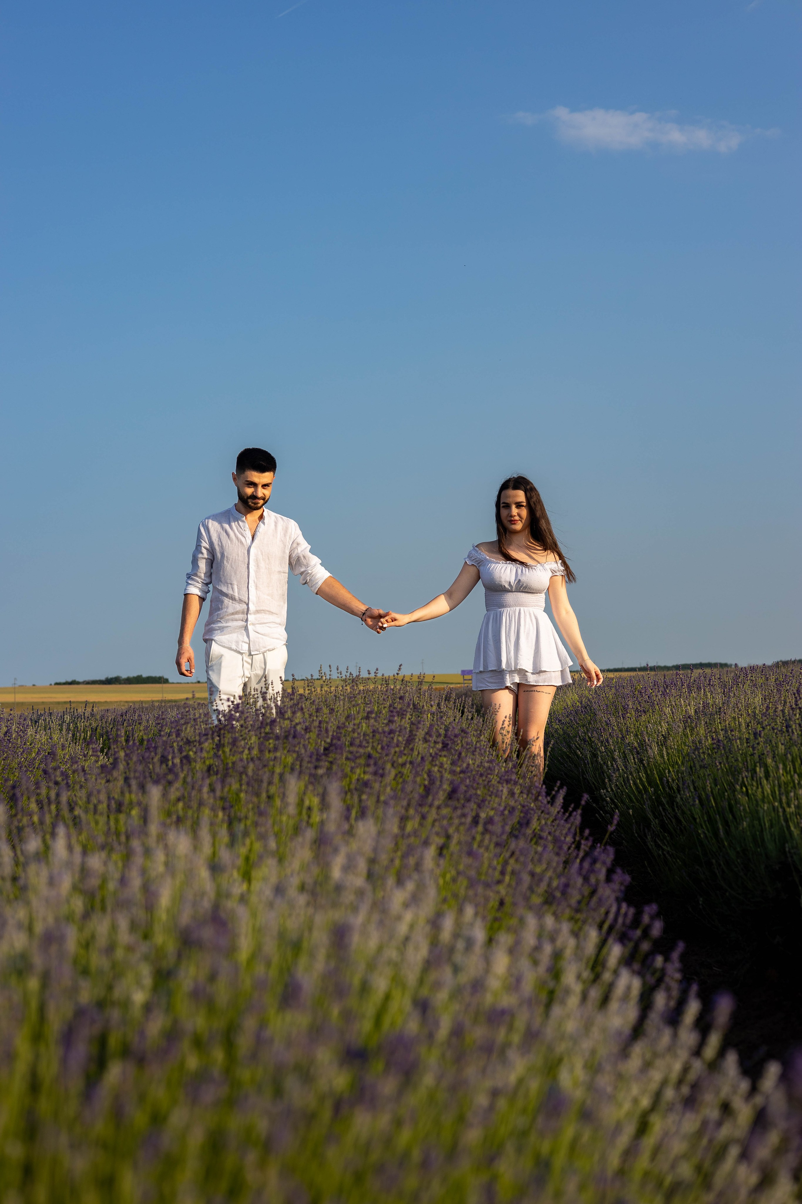 Ședință foto de cuplu în lanul de lavandă | Andrei & Bianca Photography
