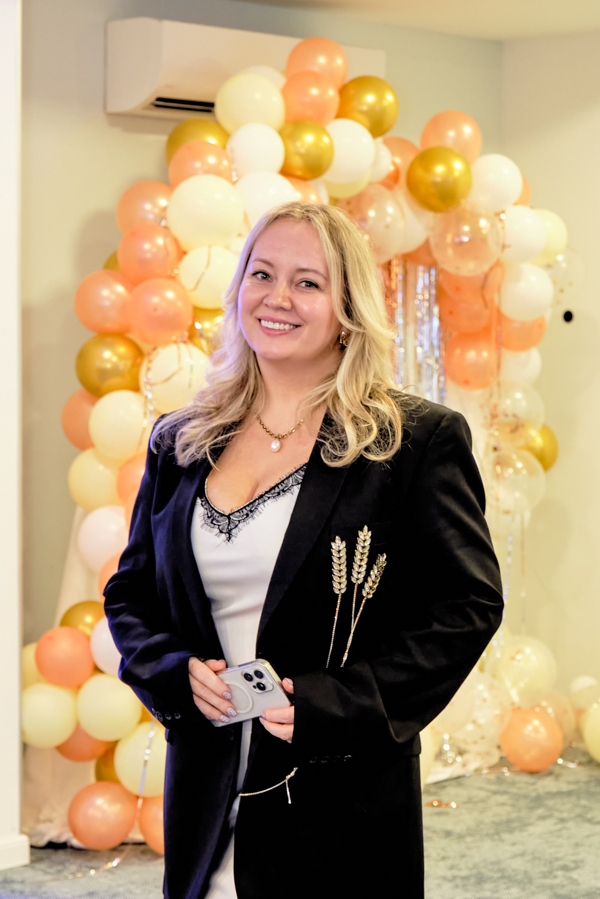 Фоторепортаж з благодійного Новорічного балу у Чорногорії. Портретний фотограф Альона Новгородцева