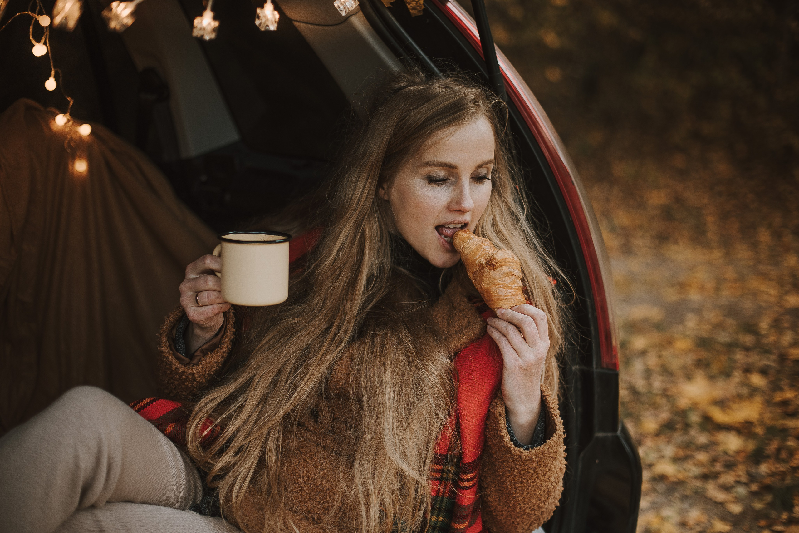 Rudens fotosesija ar mašīnu. Fotogrāfs Rīgā — Katerina Gordik