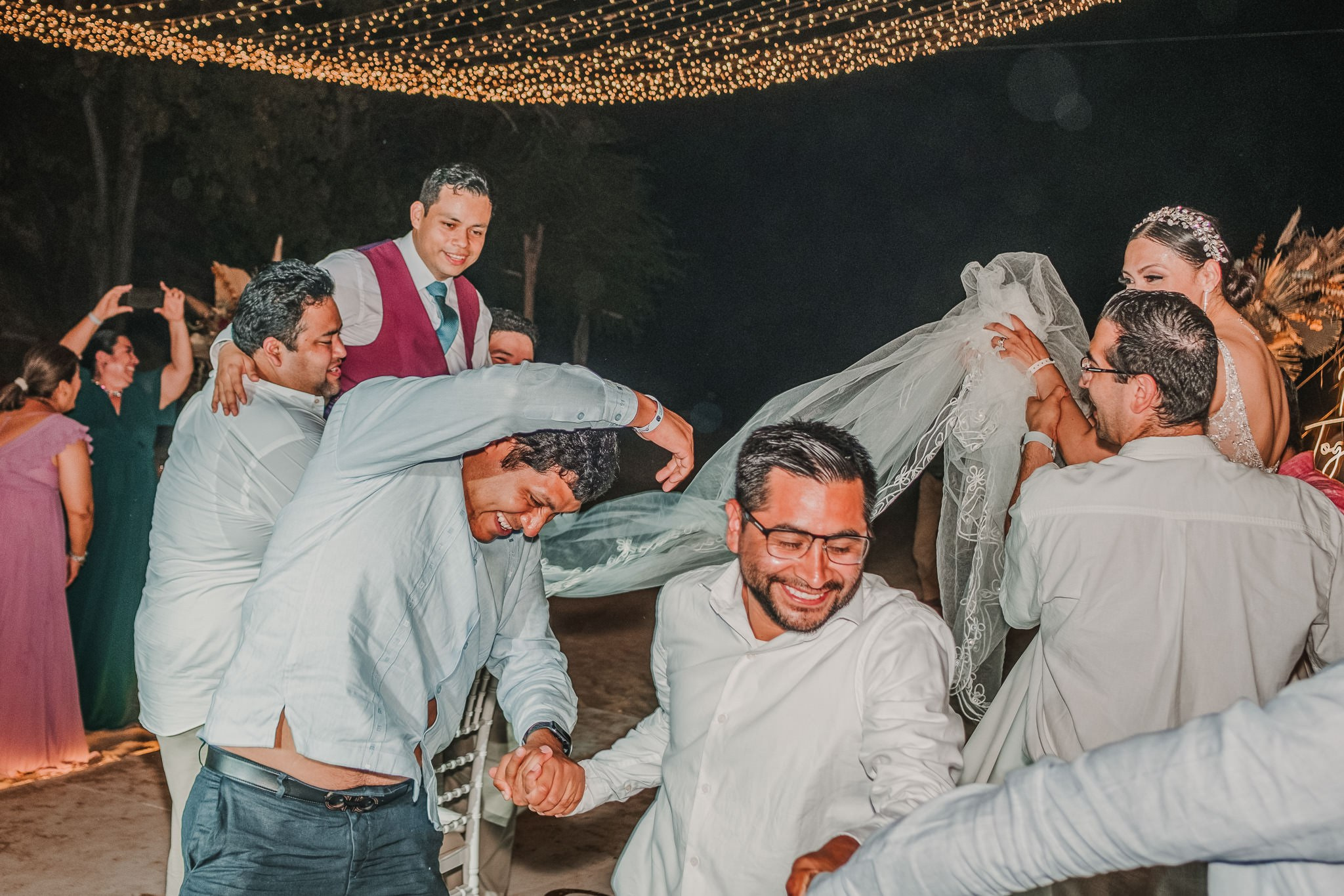 Silvia & Julio / Huatulco. Wedding and family photographer in Mexico City