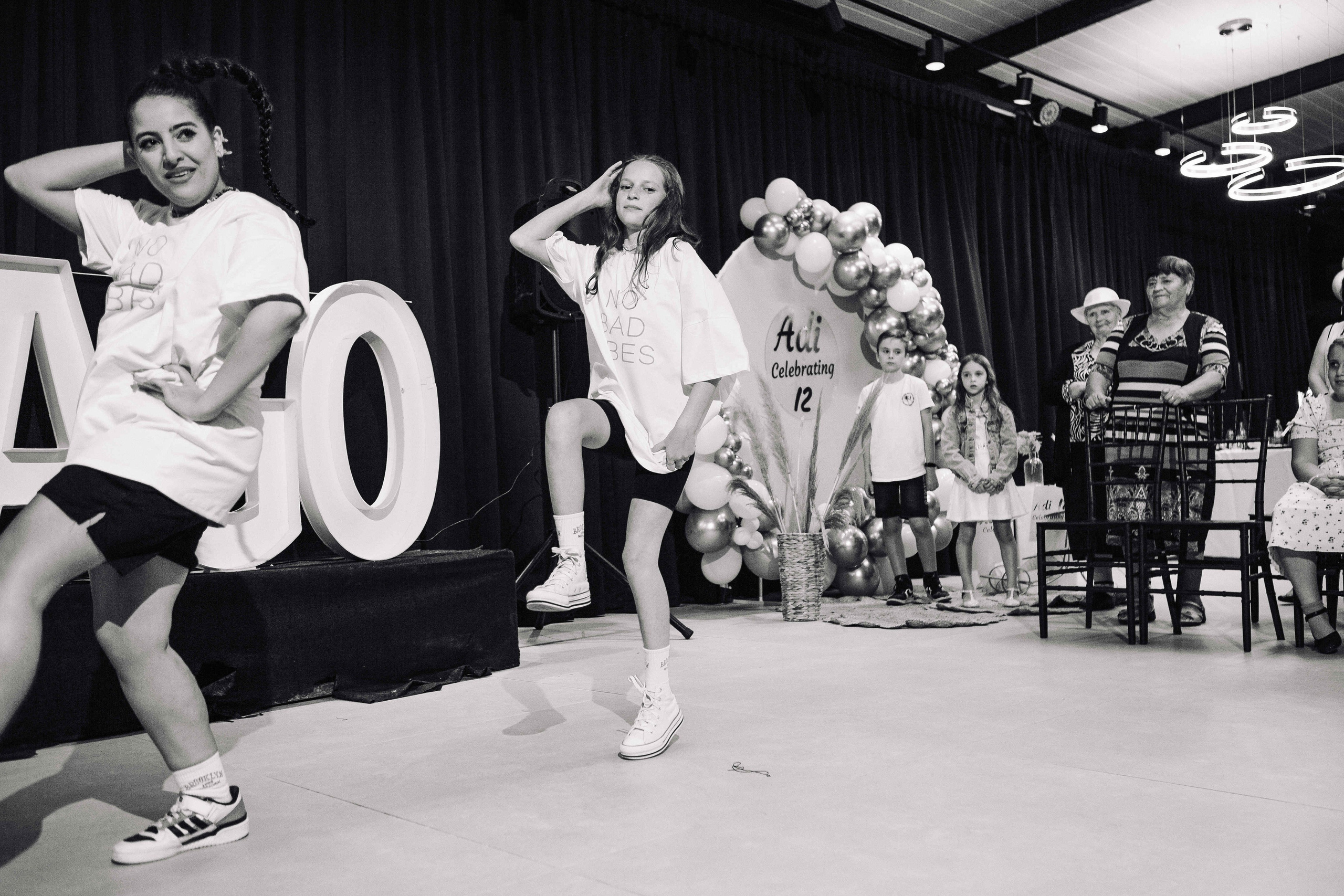 PARTY WITH FRIENDS. Https://shi-photo.com/