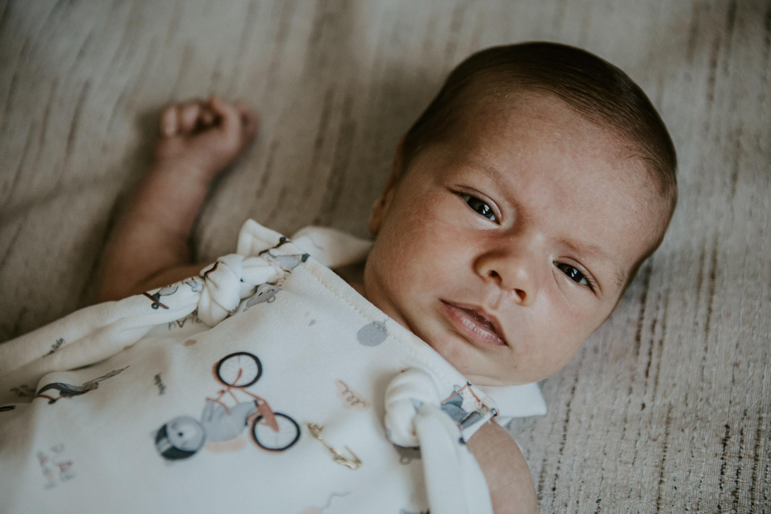 Bebê em casa. Fotógrafa de família