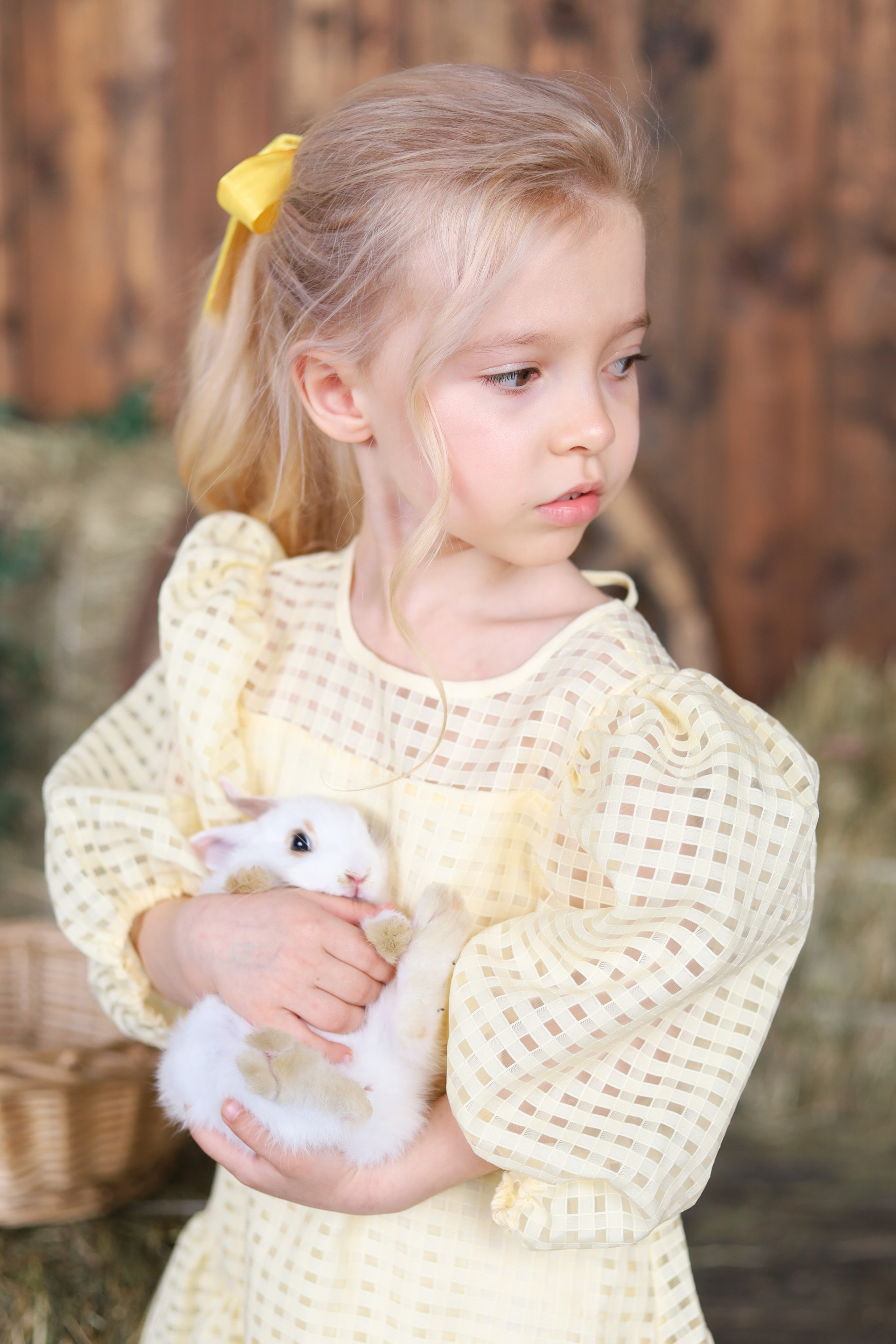 Photo shoot for children and parents on the beach 