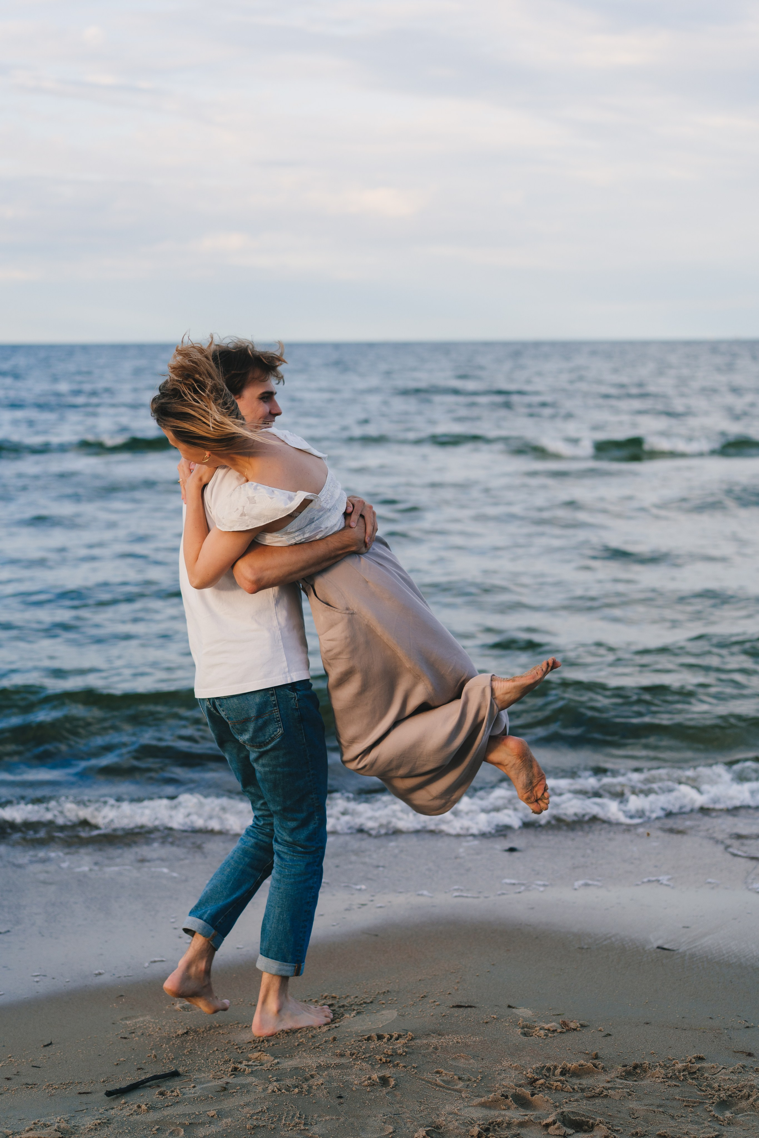 Gracjana i Damian, sesja narzeczeńska nad morzem. Fotograf ślubny & lifestyle Gdańsk, Karolina Baczewska