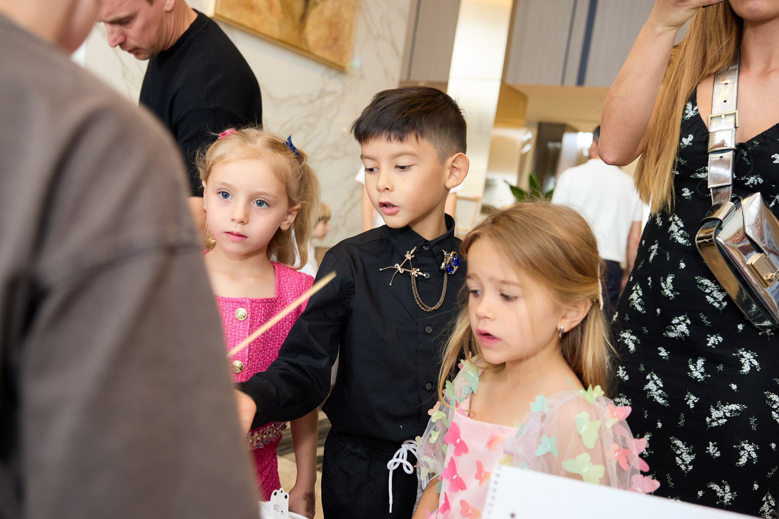 Авторская благотворительная художественная выставка Дианы Бортник. Фотограф Юлия Маковеева