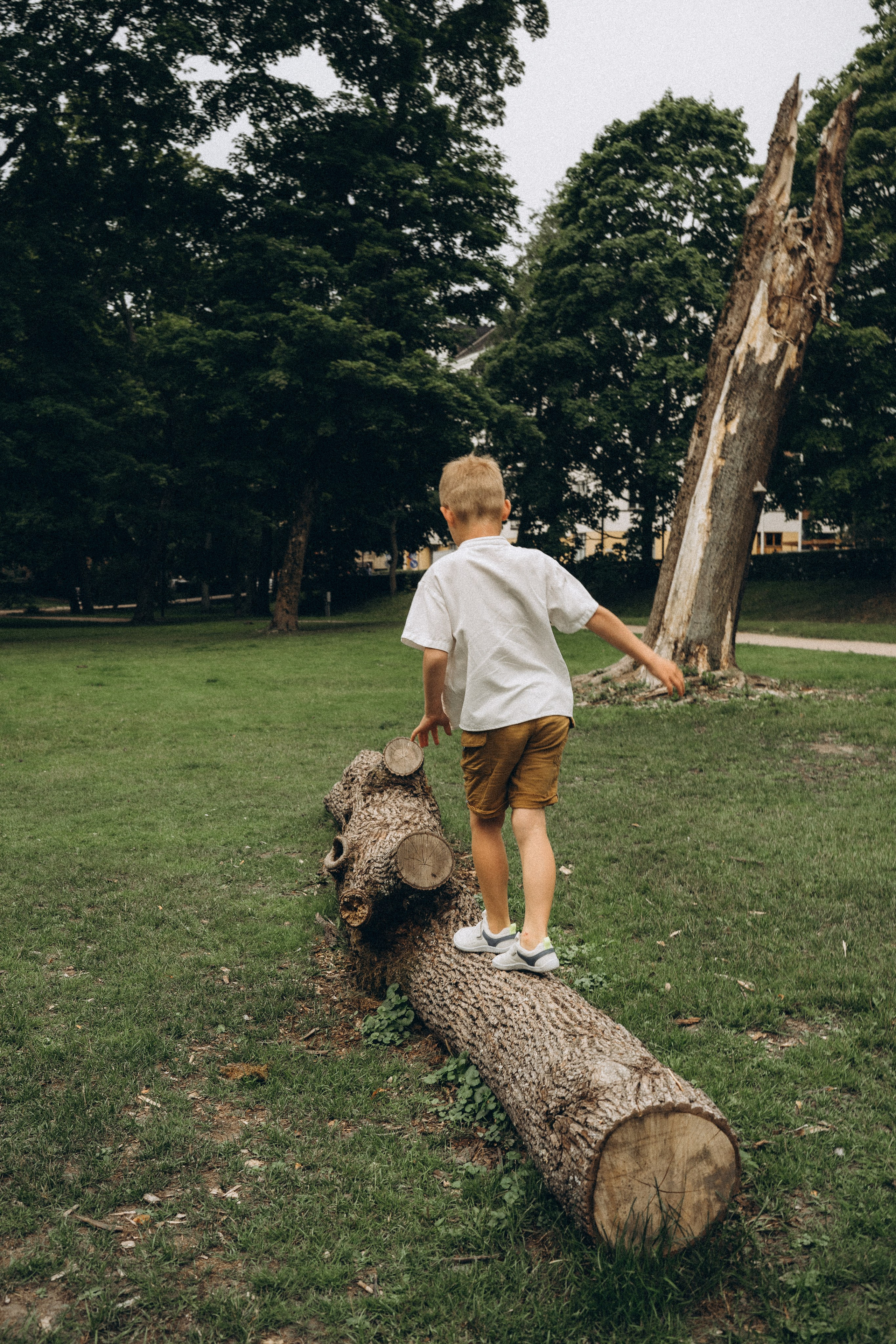 Kaivopuisto. Wedding and potrait photographer in Helsinki Vickan O