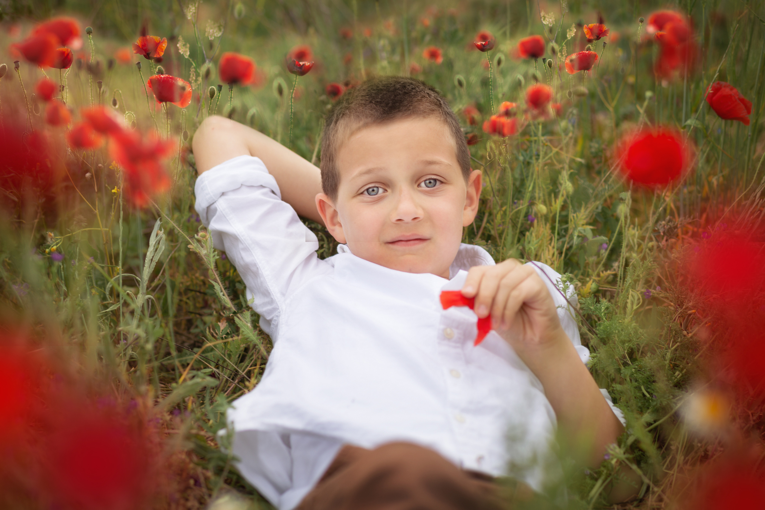Детски тематични фотосесии. Фотограф Бургас. Фотосесии в студио и на открито, портрети, заснемане